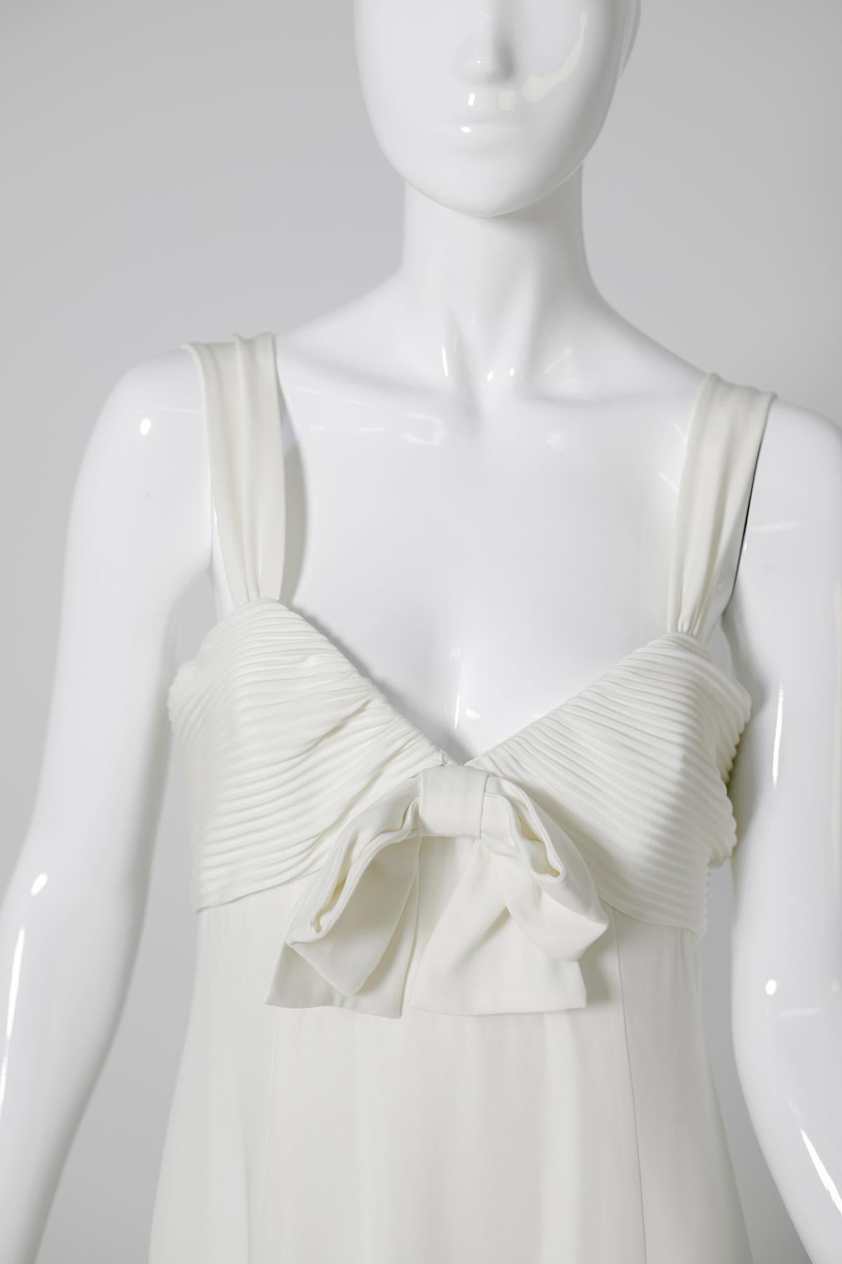 Giorgio Armani Vintage wedding Dress in white satin, 2008 In Good Condition In Milano, IT