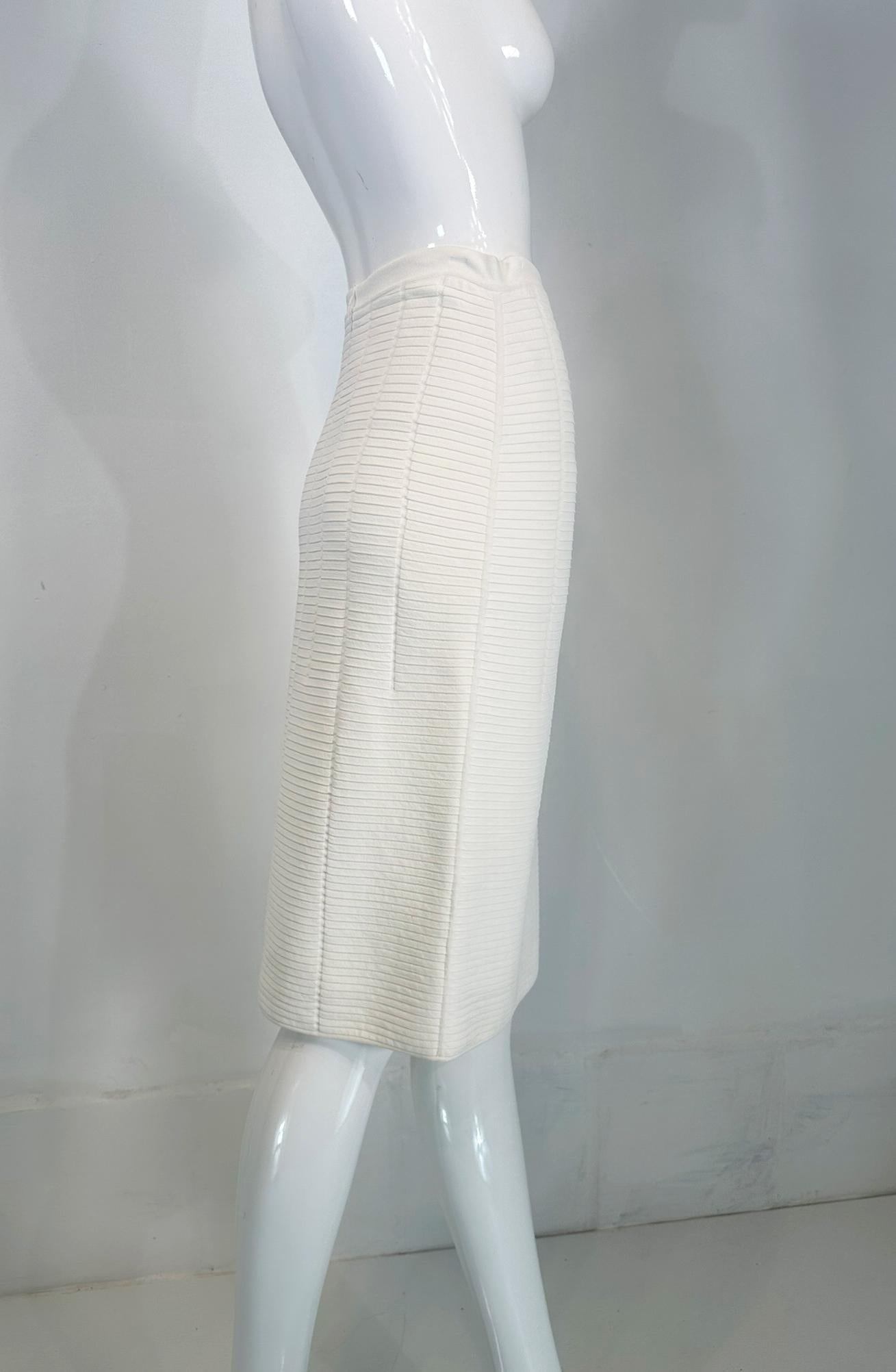Giorgio Armani White Body Con Ribbed Stretch Pencil Skirt 1990s 40 In Excellent Condition For Sale In West Palm Beach, FL