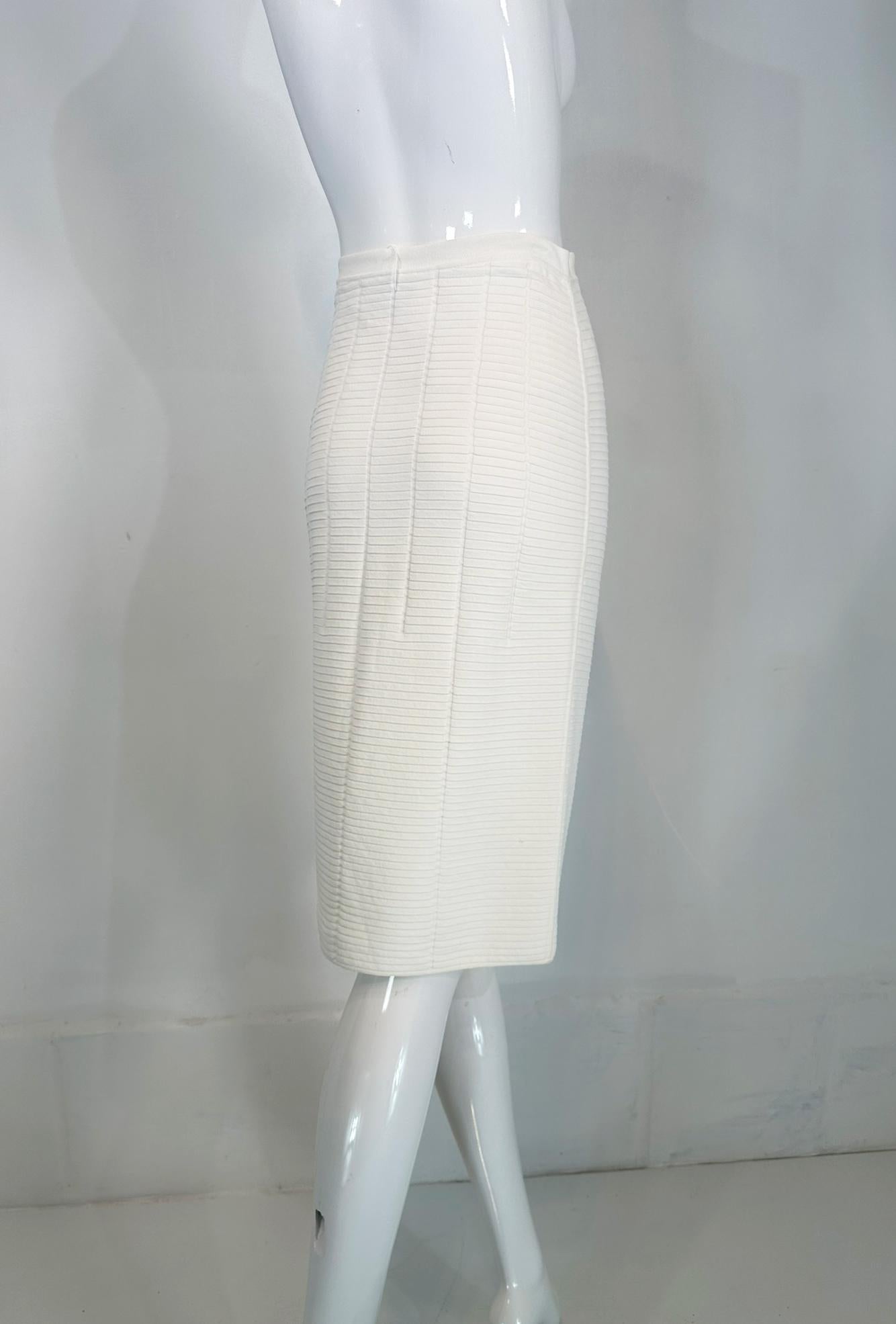 Women's Giorgio Armani White Body Con Ribbed Stretch Pencil Skirt 1990s 40 For Sale