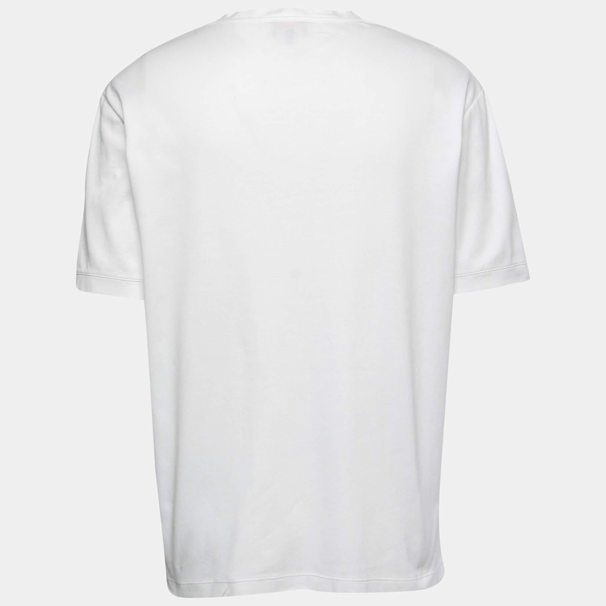 A perfect combination of comfort luxury and style this designer t shirt is a must have piece Made from quality materials the creation can be styled with denim pants and sneakers for a cool look.