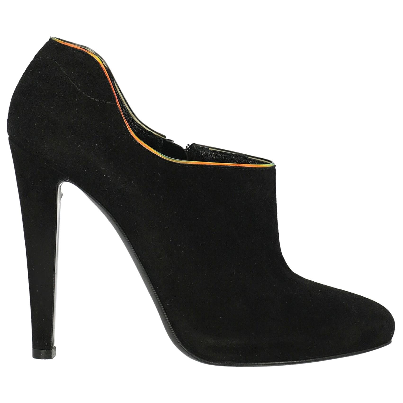 Giorgio Armani Woman Ankle boots Black Leather IT 40 For Sale