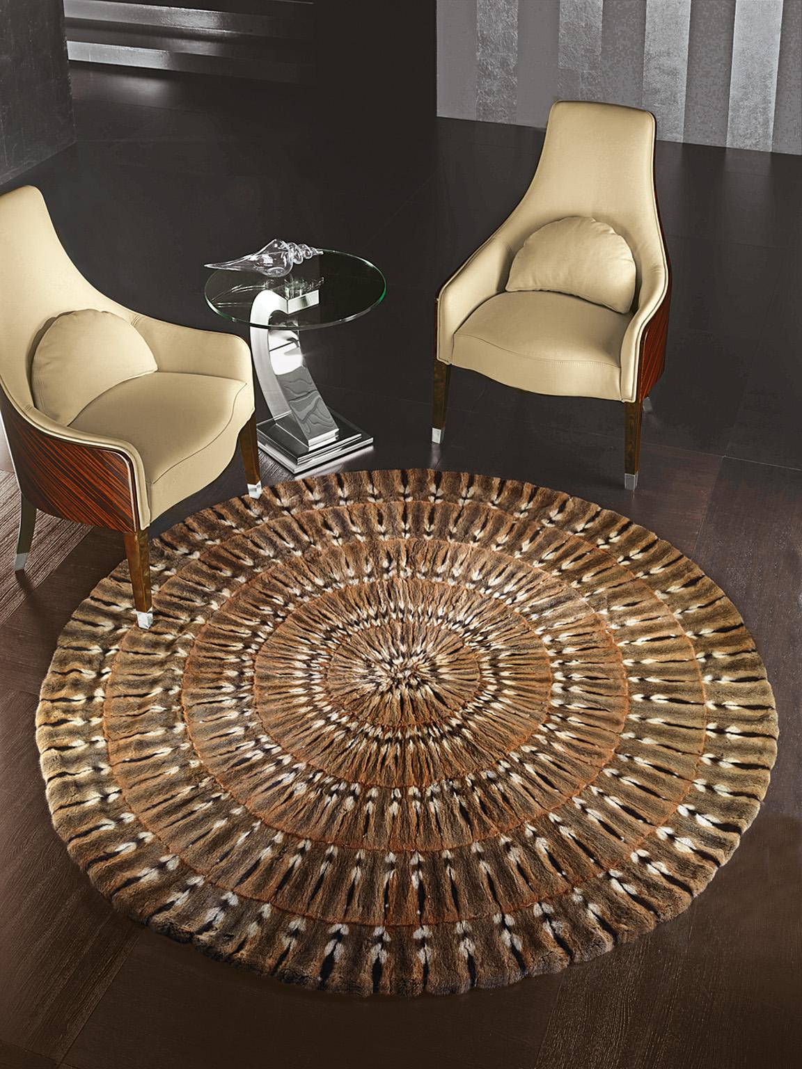 Giorgio Collection: Beistellstuhl aus Makassar-Ebenholz mit gebogenem Rücken aus beigem Leder im Zustand „Neu“ im Angebot in New York, NY