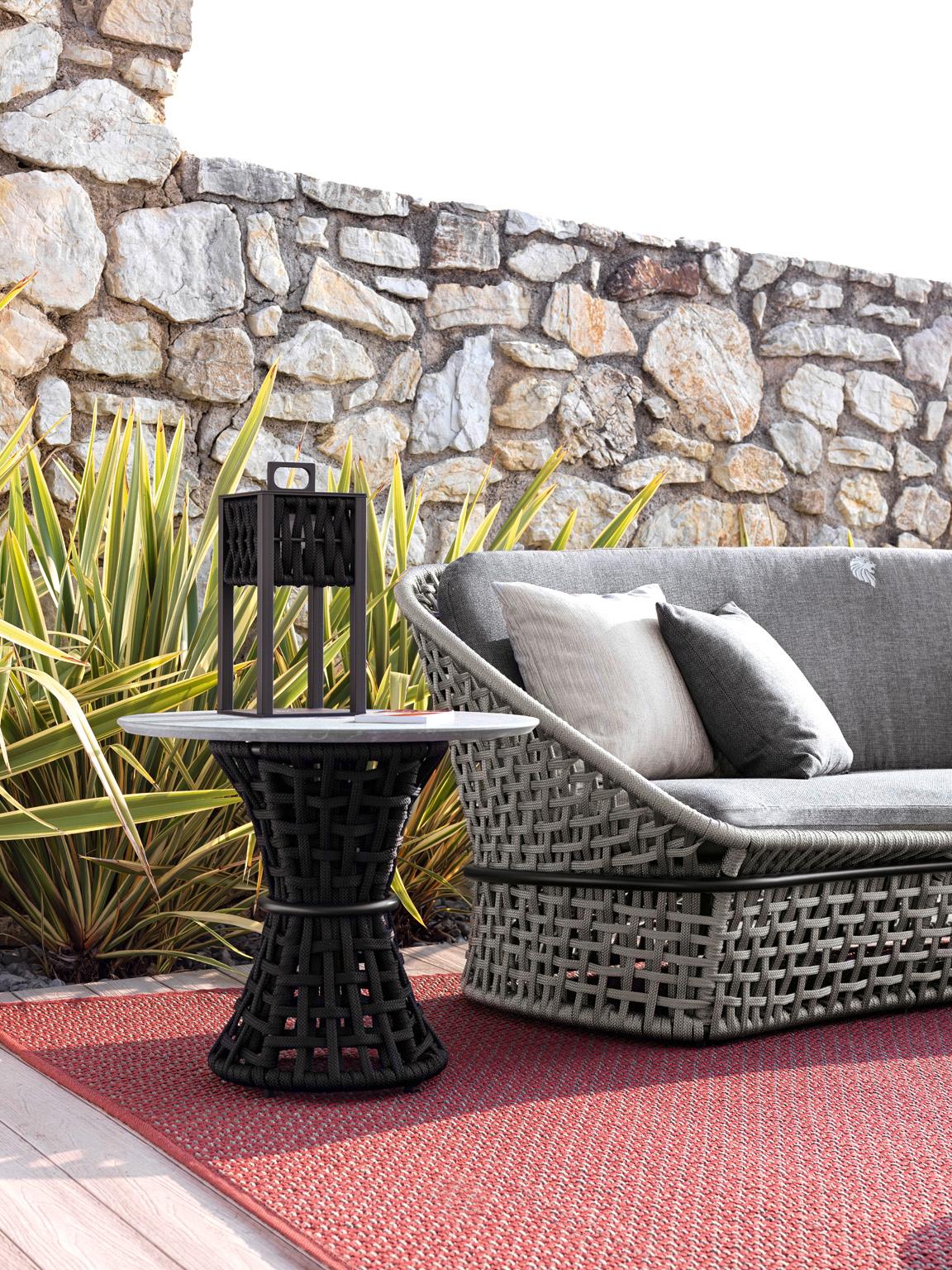 Giorgio Collection Dune Outdoor Garden Collection
Outdoor lamp end table in combination of satined black metal treated in cataphoresis and light grey woven cordage. 
Top in treated 