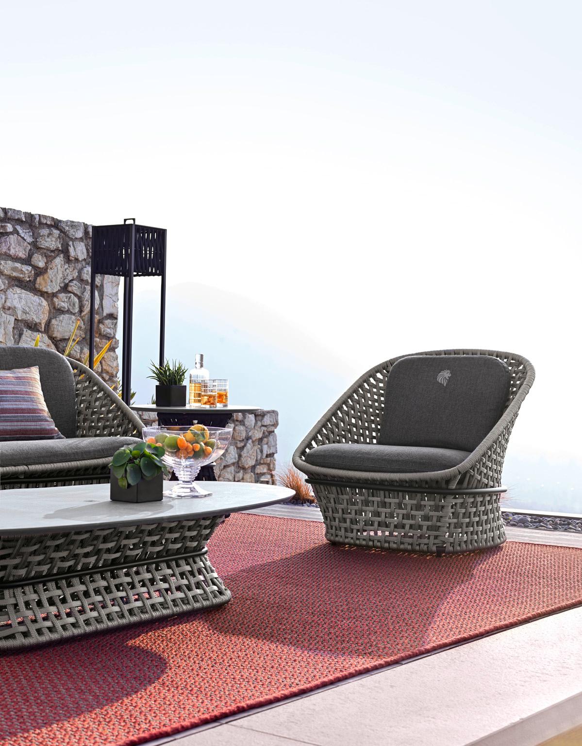 Giorgio Collection Dune Outdoor occasional chair in special treated fabric.
Cushion filling in waterproof dacron. Structure in combination of
satined black metal treated in cataphoresis with inserted Giorgio
Collection logo and light grey woven