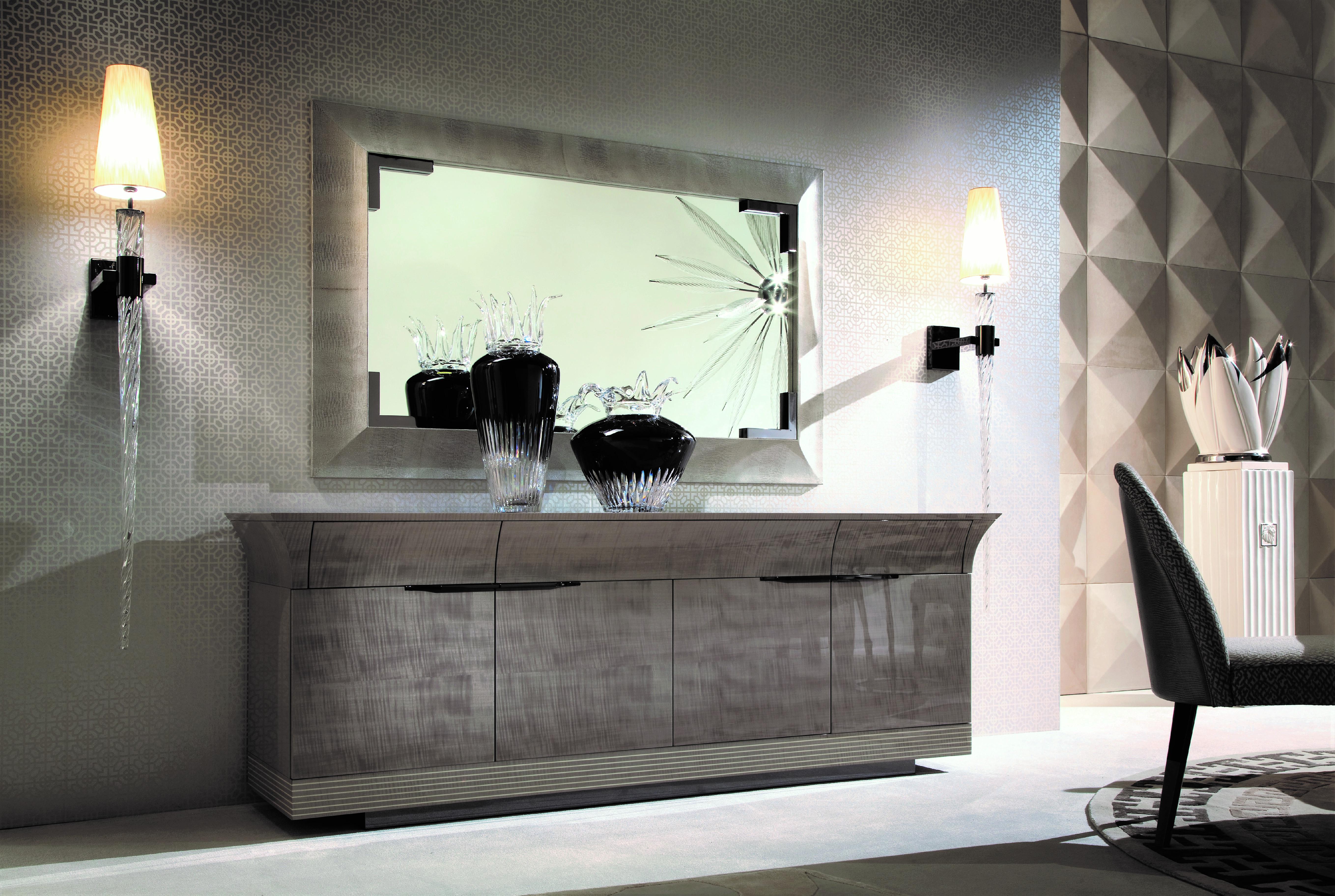 Giorgio Collection Vaso di cristallo Gemini 

Vaso in cristallo Florentine con combinazione di vetro trasparente e nero.

diam. cm. 30 x 64H
diam. 12'' x 25''H.