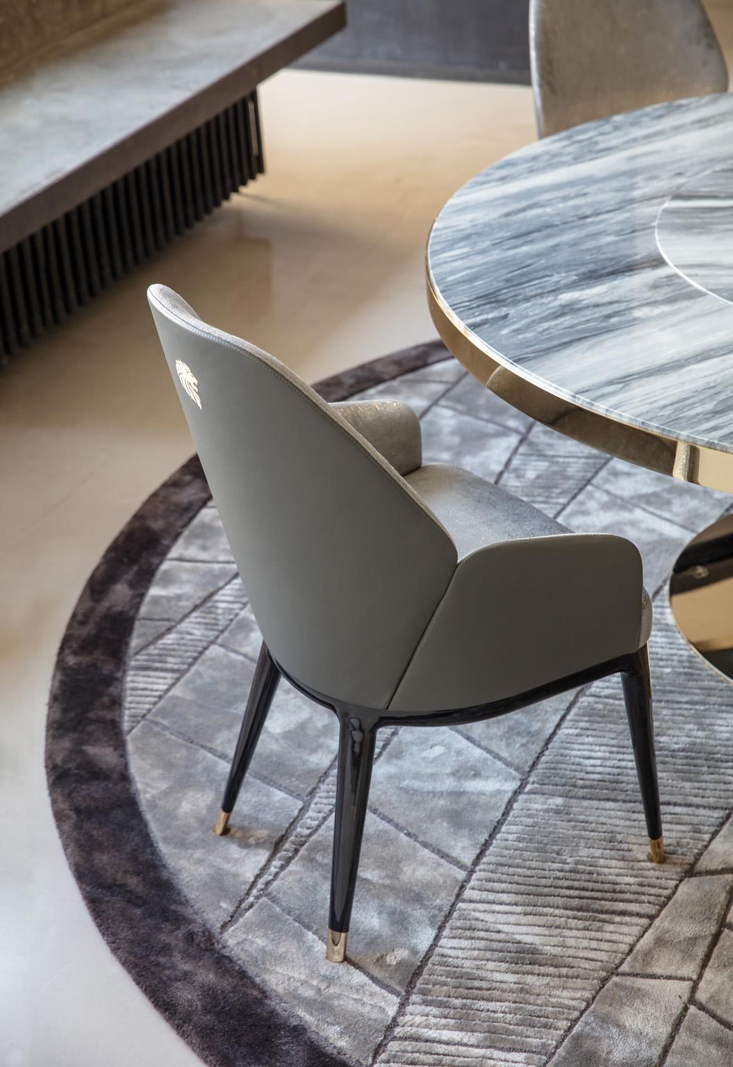 XXIe siècle et contemporain Table de salle à manger ronde dorée de la collection Giorgio avec plateau en marbre en vente