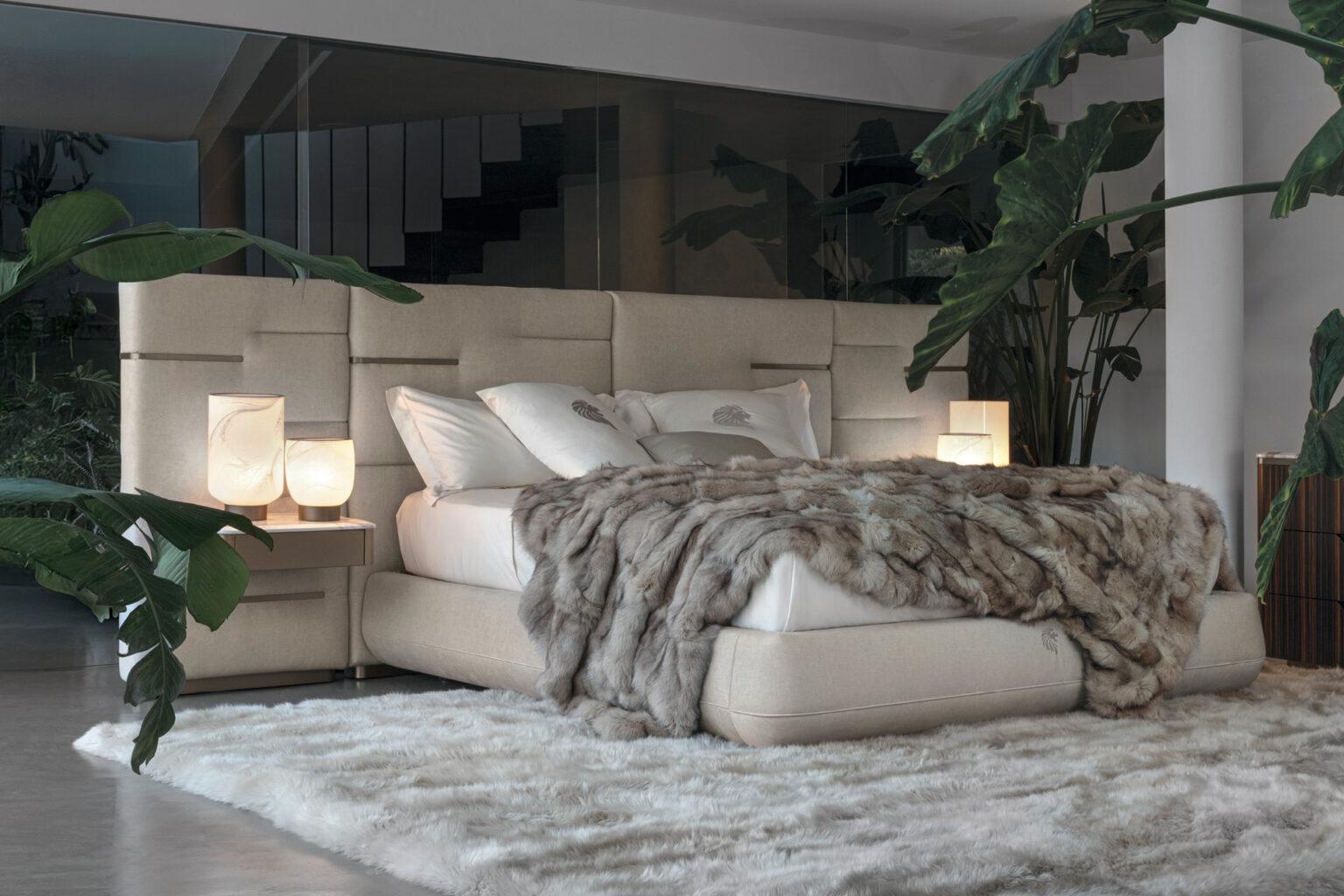 Art Déco Giorgio Collection'S Letto Luxor King italiano con pannelli in pelle in vendita