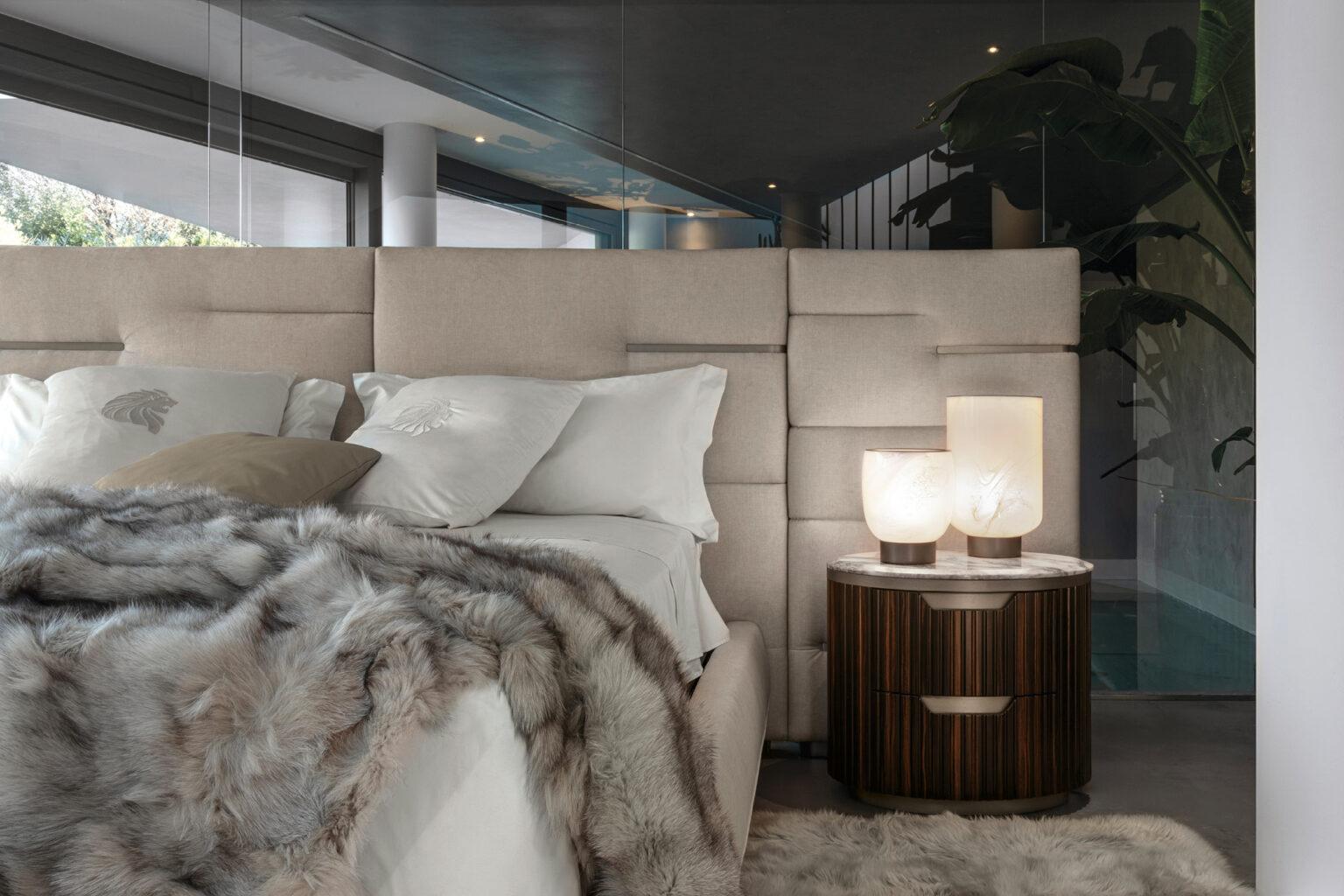 Fatto a mano Giorgio Collection'S Letto Luxor King italiano con pannelli in pelle in vendita