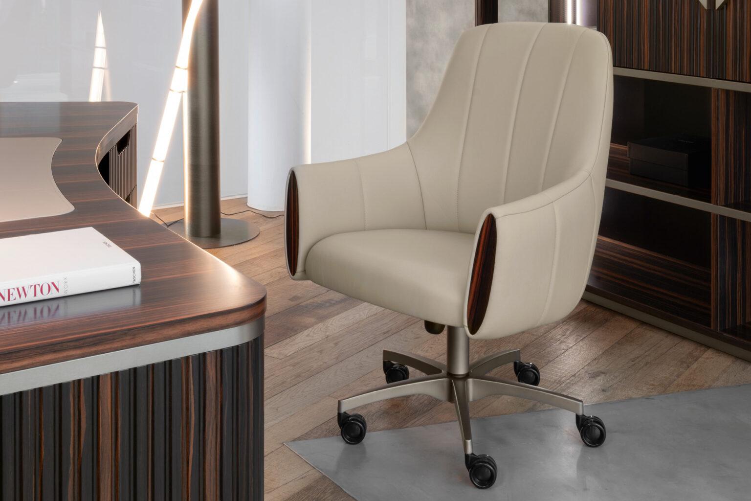 Giorgio Collectional Italian Luxor Presidential desk chair leather.
Chaise de bureau présidentielle à roulettes avec hauteur d'assise réglable cm 50/60. 
Dossier intérieur matelassé avec logo Giorgio Collection brodé à l'extérieur. 2 inserts