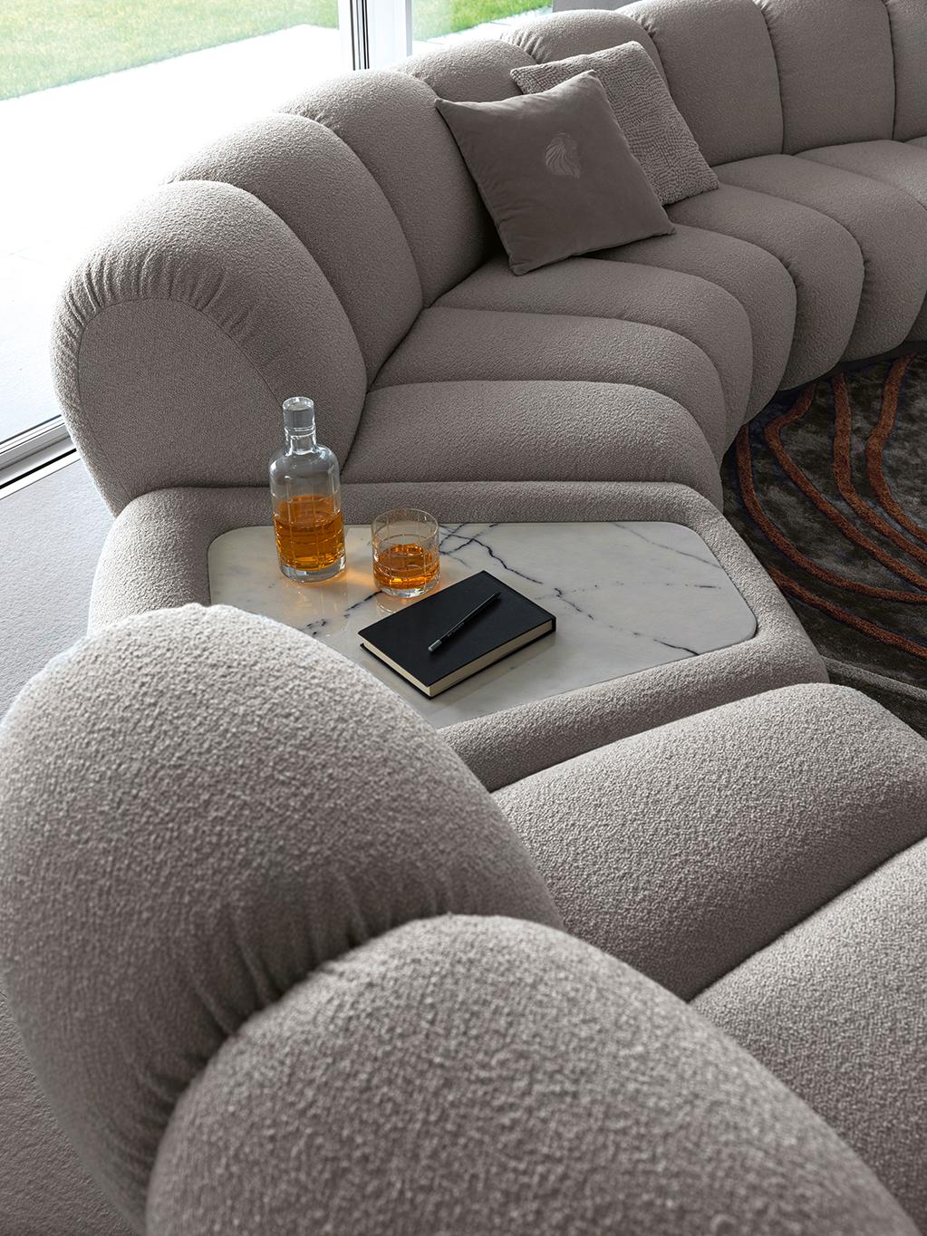 Giorgio Collection Tresor Gebogenes Sofa aus italienischem Leder (Bronze) im Angebot