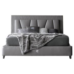 Letto King in pelle con testiera trapuntata della Giorgio Collection