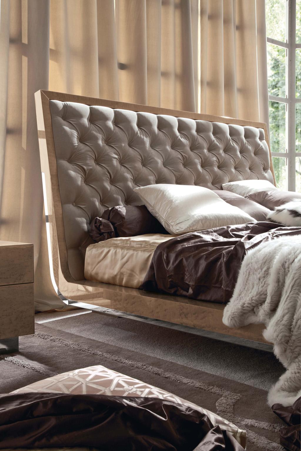 Contemporary Giorgio Collection Tufted Upholstered Leather Headboard King Bed Sunrise For Sale
