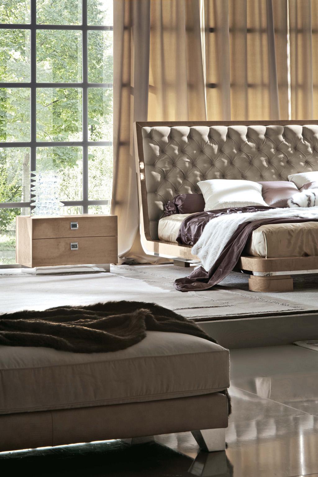 Giorgio Collection Tufted Upholstered Leather Headboard King Bed Sunrise en vente 6