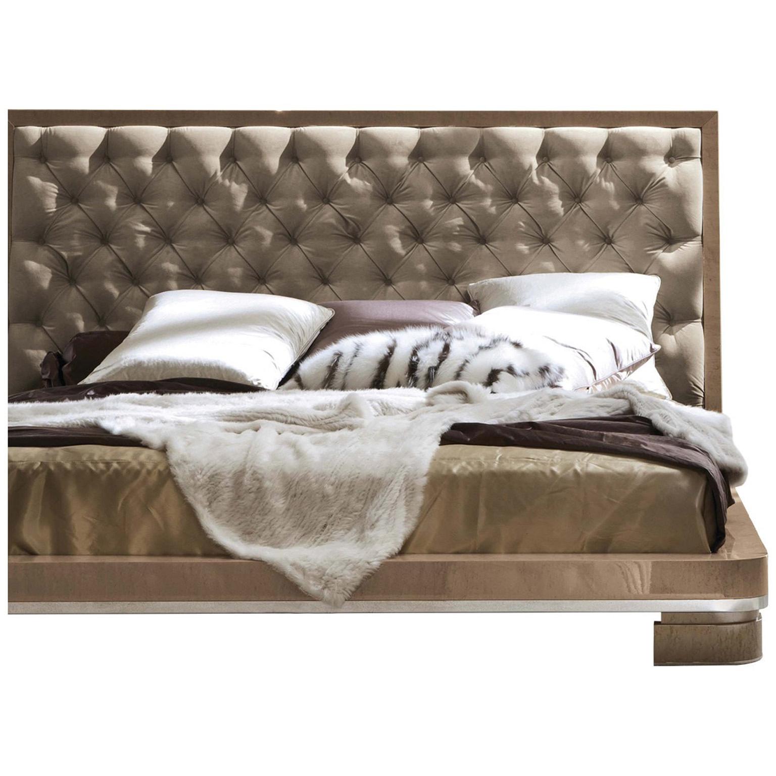 Giorgio Collection Italian Sunrise King size bed with upholstered tufted leather headboard in high gloss champagne bird’s-eye maple frame.
Chrome stainless steel feet.

Orthopedic slat included 

Measures: Width 86.50