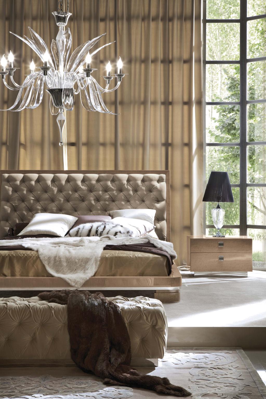 XXIe siècle et contemporain Giorgio Collection Tufted Upholstered Leather Headboard King Bed Sunrise en vente