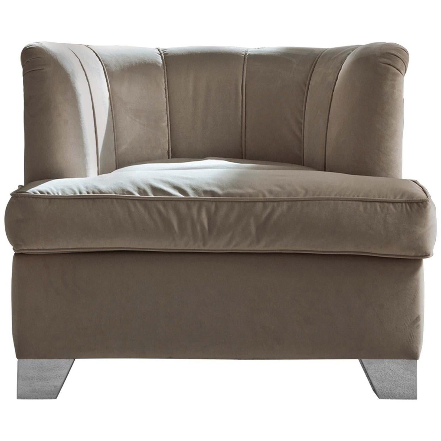 Fauteuil d'appoint en combinaison avec du cuir imprimé iguane et du velours.
Assise en mousse de polyuréthane enveloppée de duvet.
Pieds en acier inoxydable chromé.

Dos : Cuir imprimé Iguana
Intérieur de l'assise : Velours

Mesures : 35''½ W x 32''