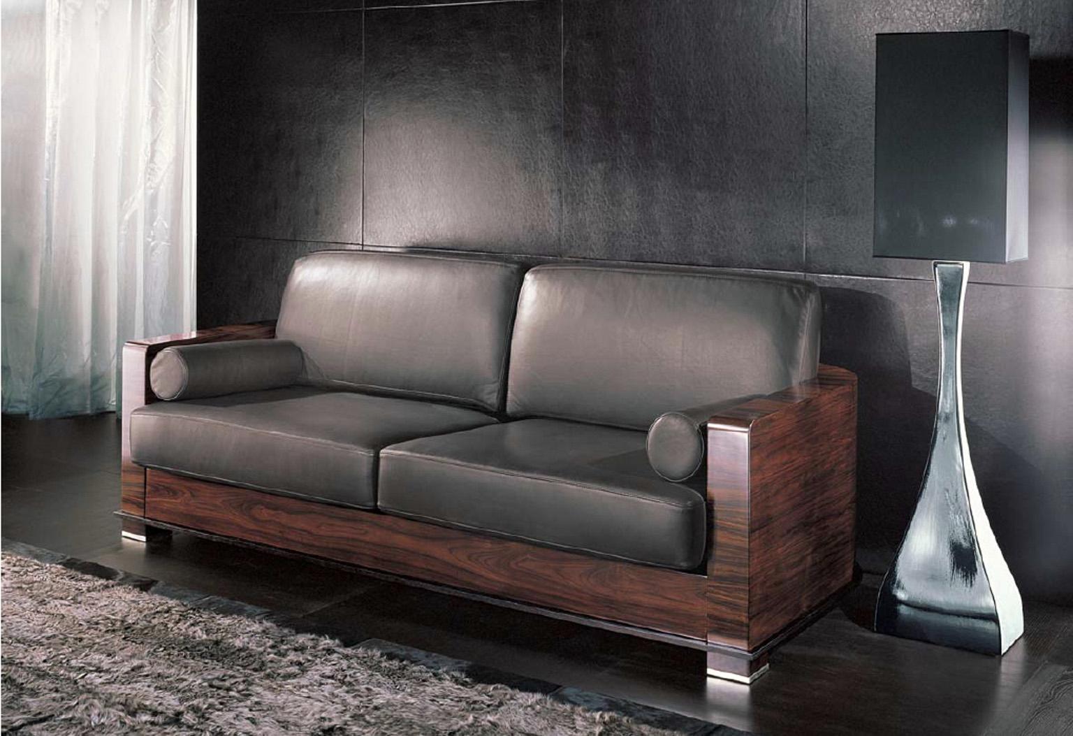 Giorgio Collection Paradiso Sofa 3 seaters Brazilian rosewood in Beige suede and satin finish.
Sofa 3 seats in Brazilian rosewood satin finish with seats and backs.
Covered in first grade brown leather.
Brushed steel accents on the base.
Size: