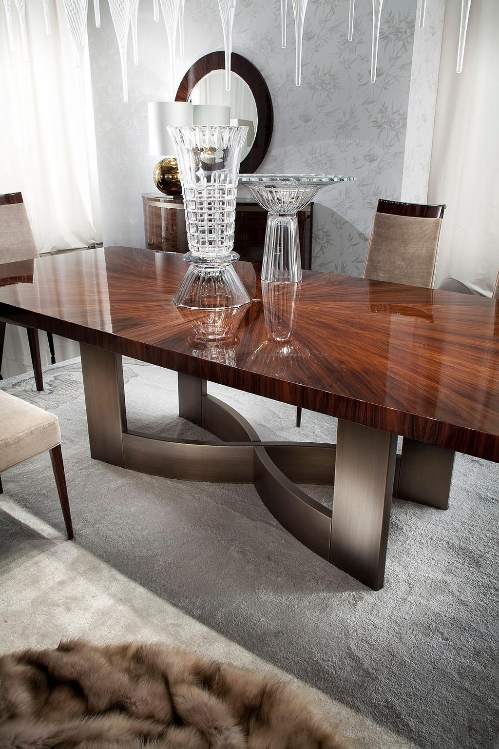 Rectangular table in Brazilian rosewood veneer with high
gloss polyester finish. Fixed top with base in bronzed stain-
less steel. Sunburst veneer top with “Giorgio Collection”
inserted brass logo.

This item is only available to purchase in the