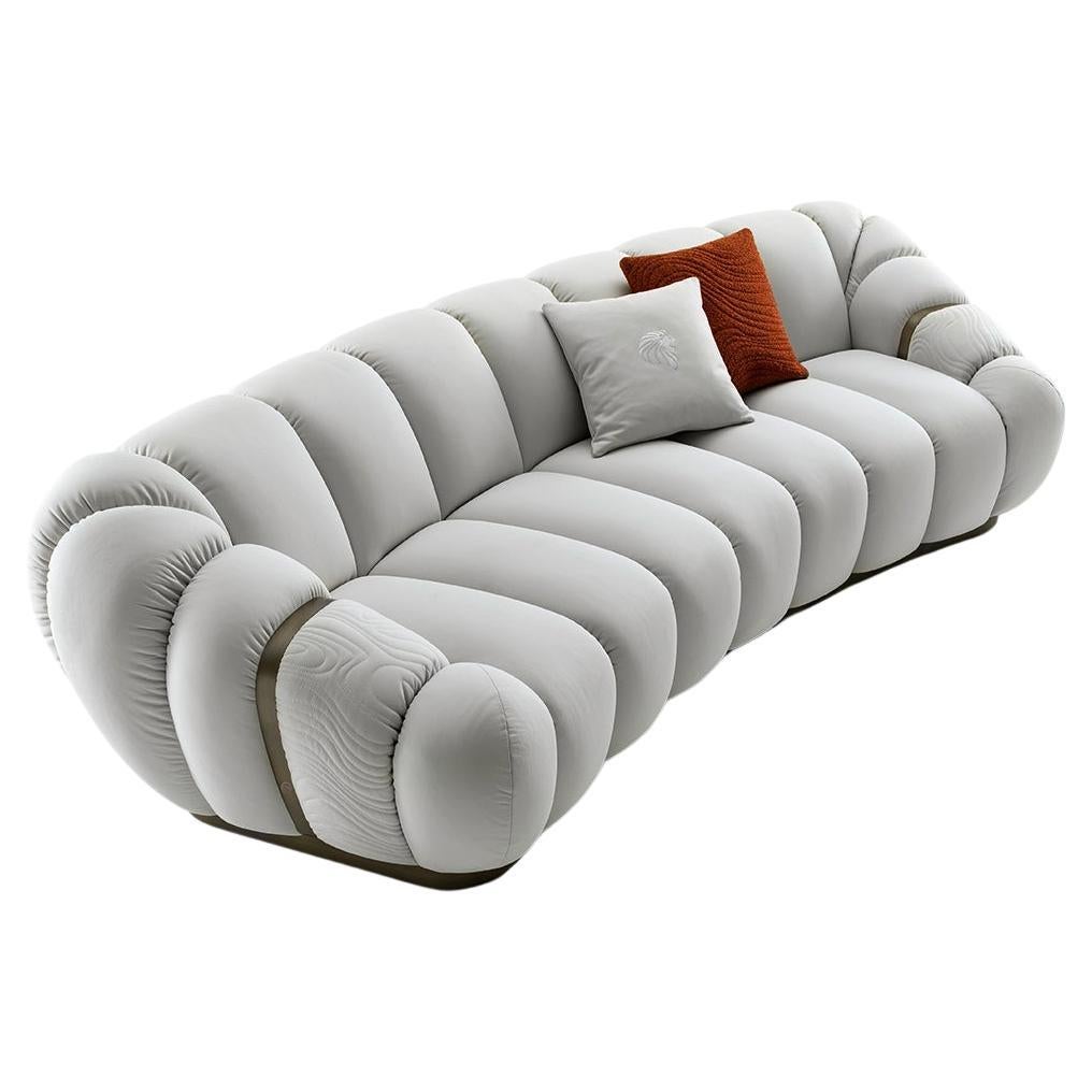Giorgio Collection Tresor Collection è un divano a 3 posti in pelle italiana curvata.
