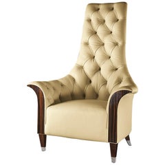 Grand fauteuil touffeté en cuir beige avec bras en ébène de Macassar de la collection Giorgio