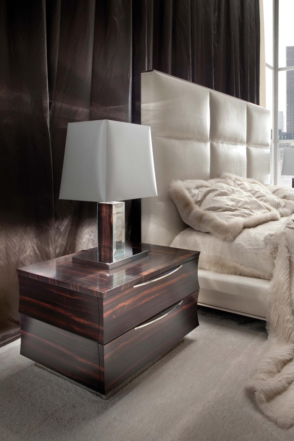 Art déco Tête de lit italienne contemporaine en cuir rembourrée « Giorgio Collection » en vente