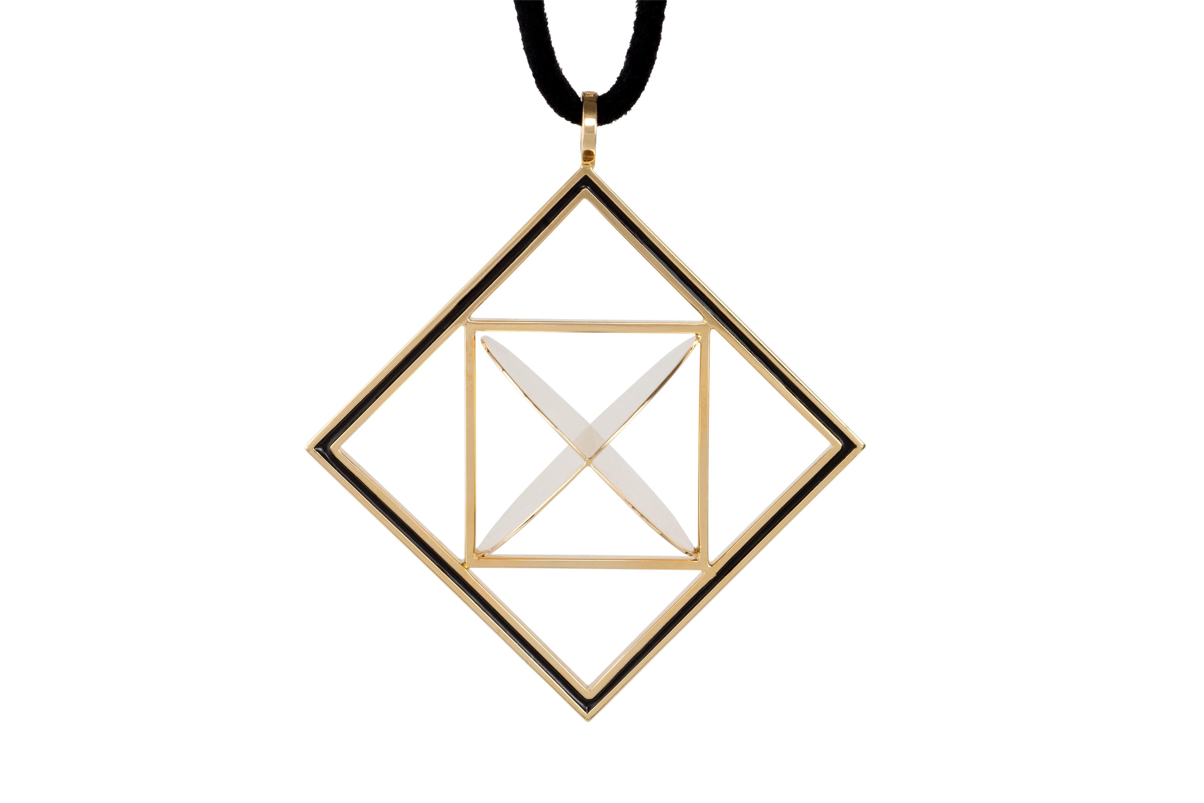 Dieser einzigartige kinetische Anhänger aus 18-karätigem Gelbgold wurde 1977 vom Juwelier Giorgio Facchini in Italien geschaffen und ist in hervorragendem Zustand. Ein einzigartiges modernistisches Schmuckstück, das gleichzeitig kühn und