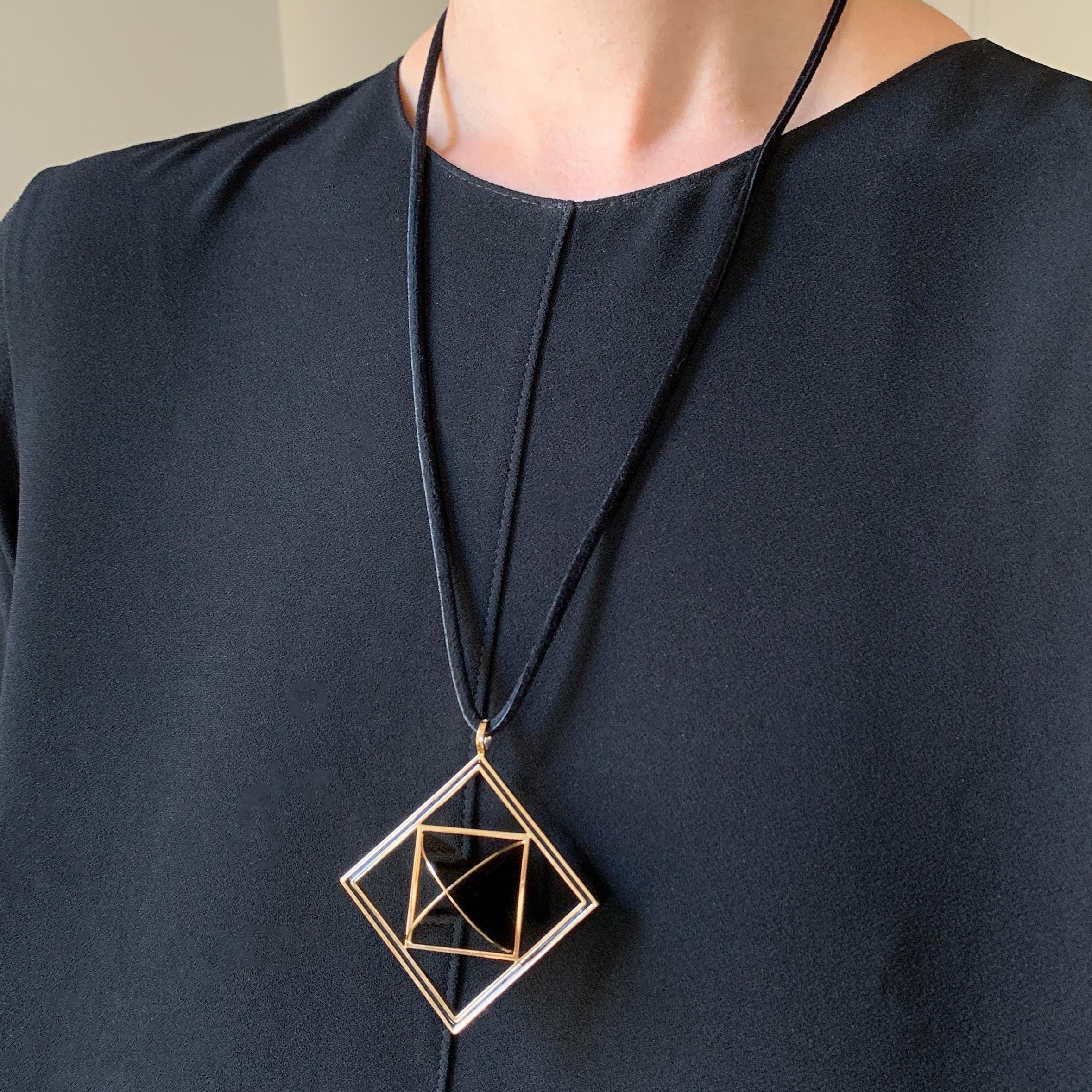 Großer Anhänger aus Emaille und 18 Karat Gold von Giorgio Facchini Artist Jewel, 1977 im Zustand „Hervorragend“ im Angebot in New York, NY