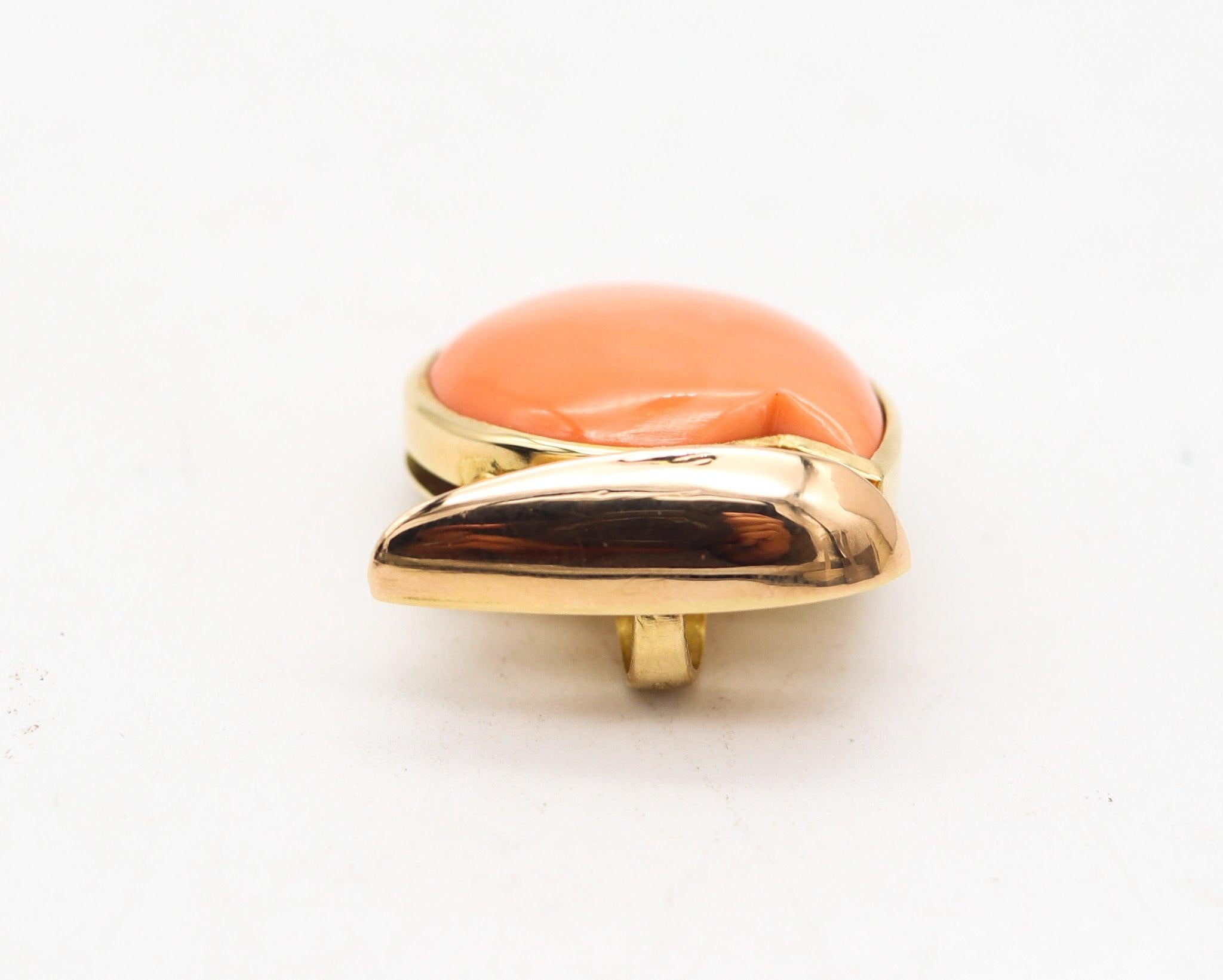 GIORGIO FACCHINI Colgante Escultural Abstracto De Oro Amarillo De 18 Quilates Con Coral en Excelente estado para la venta en Miami, FL
