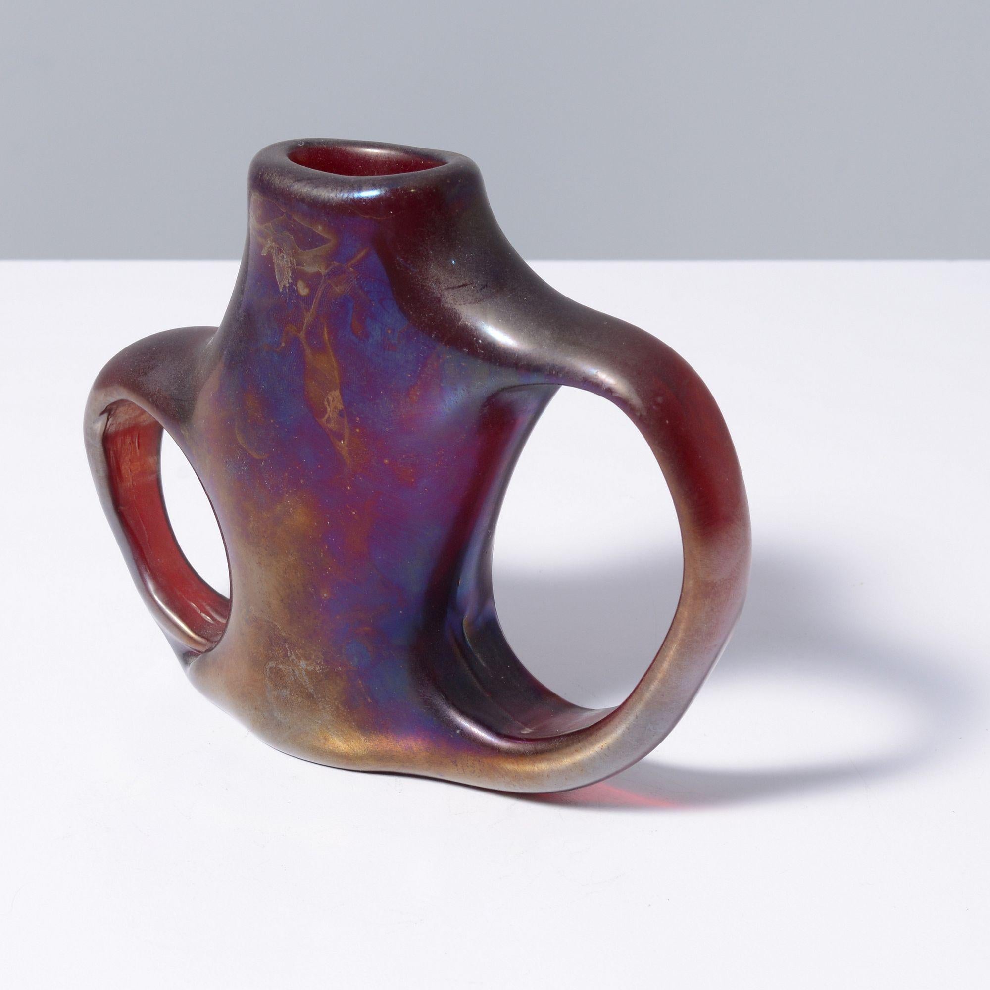 Künstler/Designer; Hersteller: Giorgio Ferro (Italien, 20. Jahrhundert); Arte Vetraria Muranese (A.V.E.M.) (Italien)
Markierung(en); Anmerkungen: keine Markierung(en) ersichtlich
MATERIALIEN: Glas
Abmessungen (H, B, T): 5 