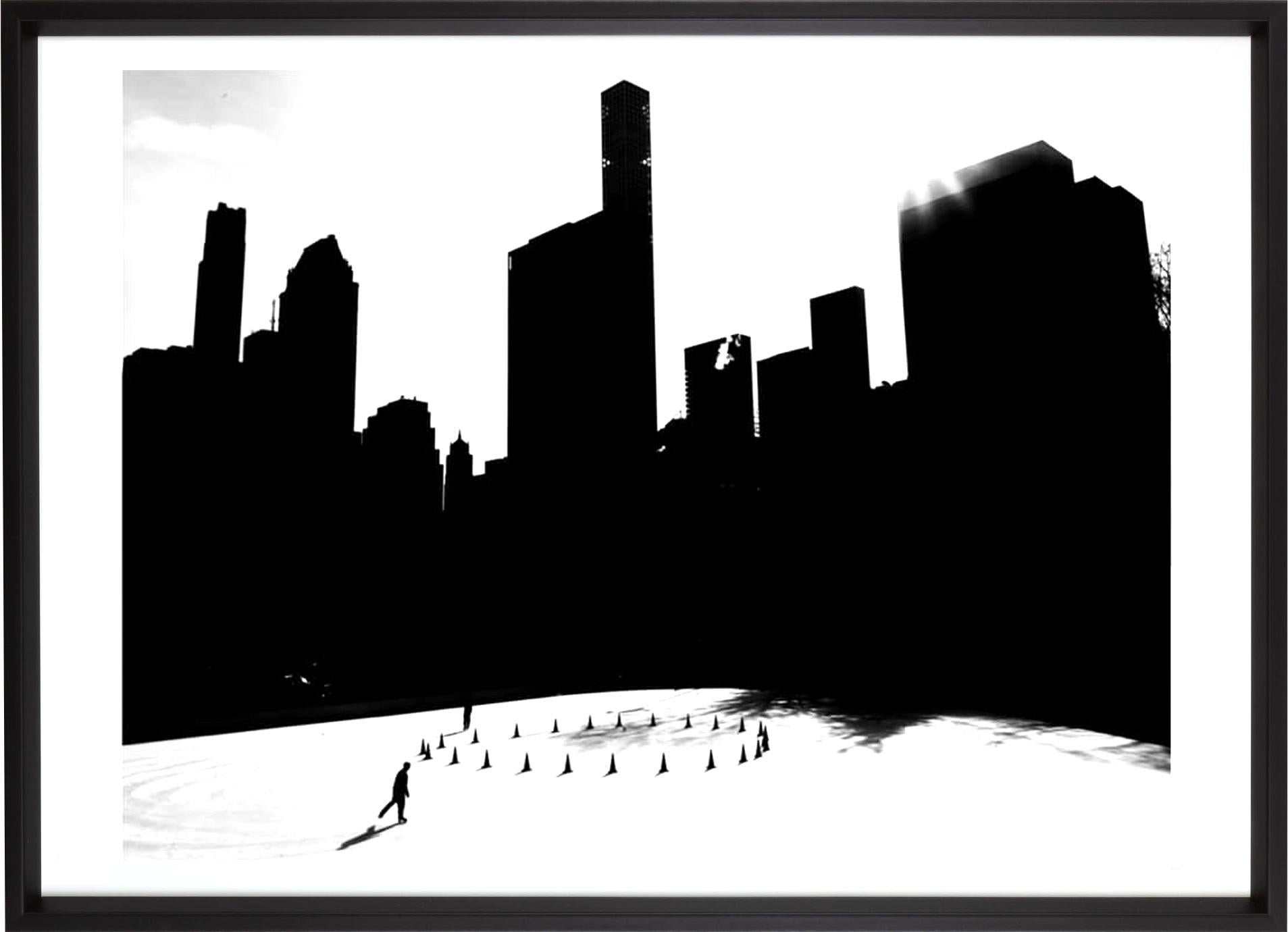 Forme di Spazio #34, 2019, Skyline, Landscape, New York, Bianco nero - Photograph by Giorgio Galimberti