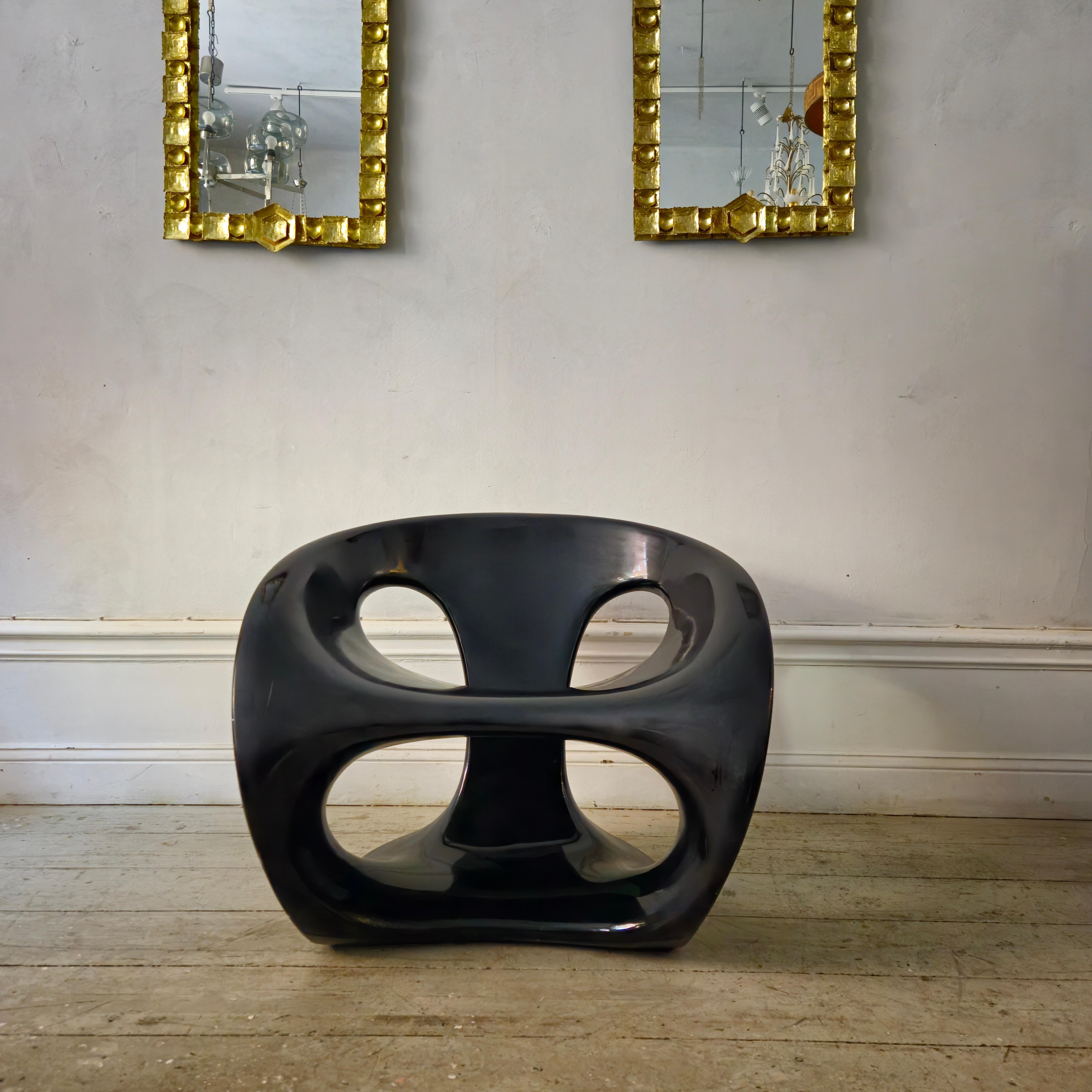italien Giorgio Gurioli, chaise sculpturale modèle HARA. futurisme minimaliste Y2K