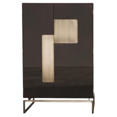 Armoire Giorgio I en laque brillante sang-de-bœuf et métal bronze clair par Casa Casati