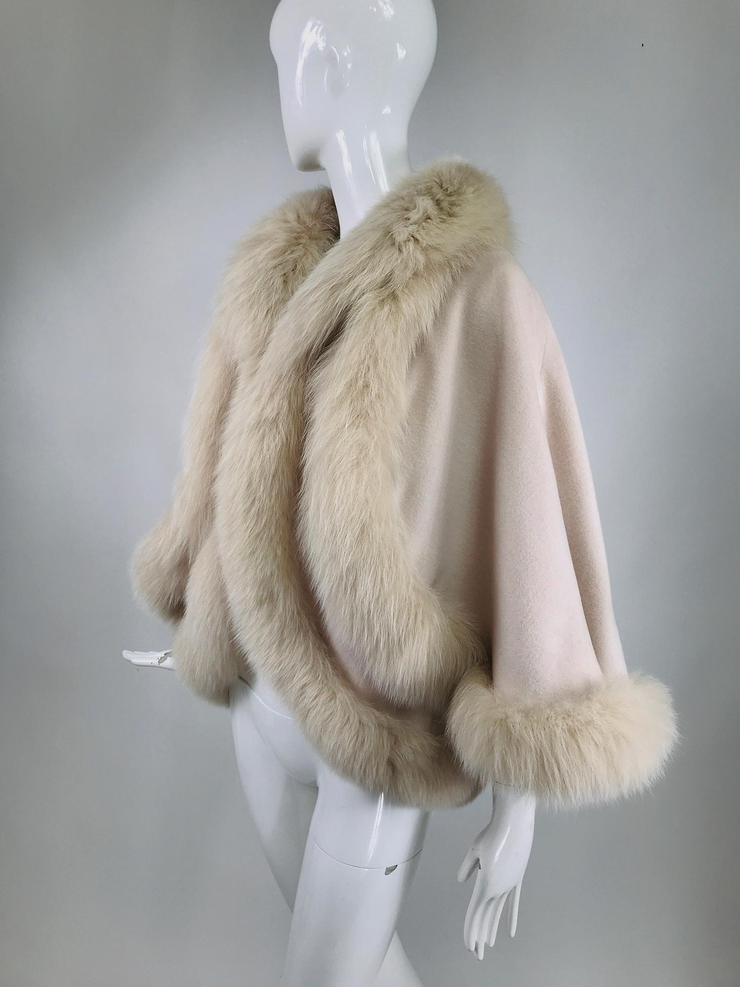 Giorgio Italy Pale Pink Cashmere Cape and Vest with Fox Fur Trim In Good Condition In West Palm Beach, FL
