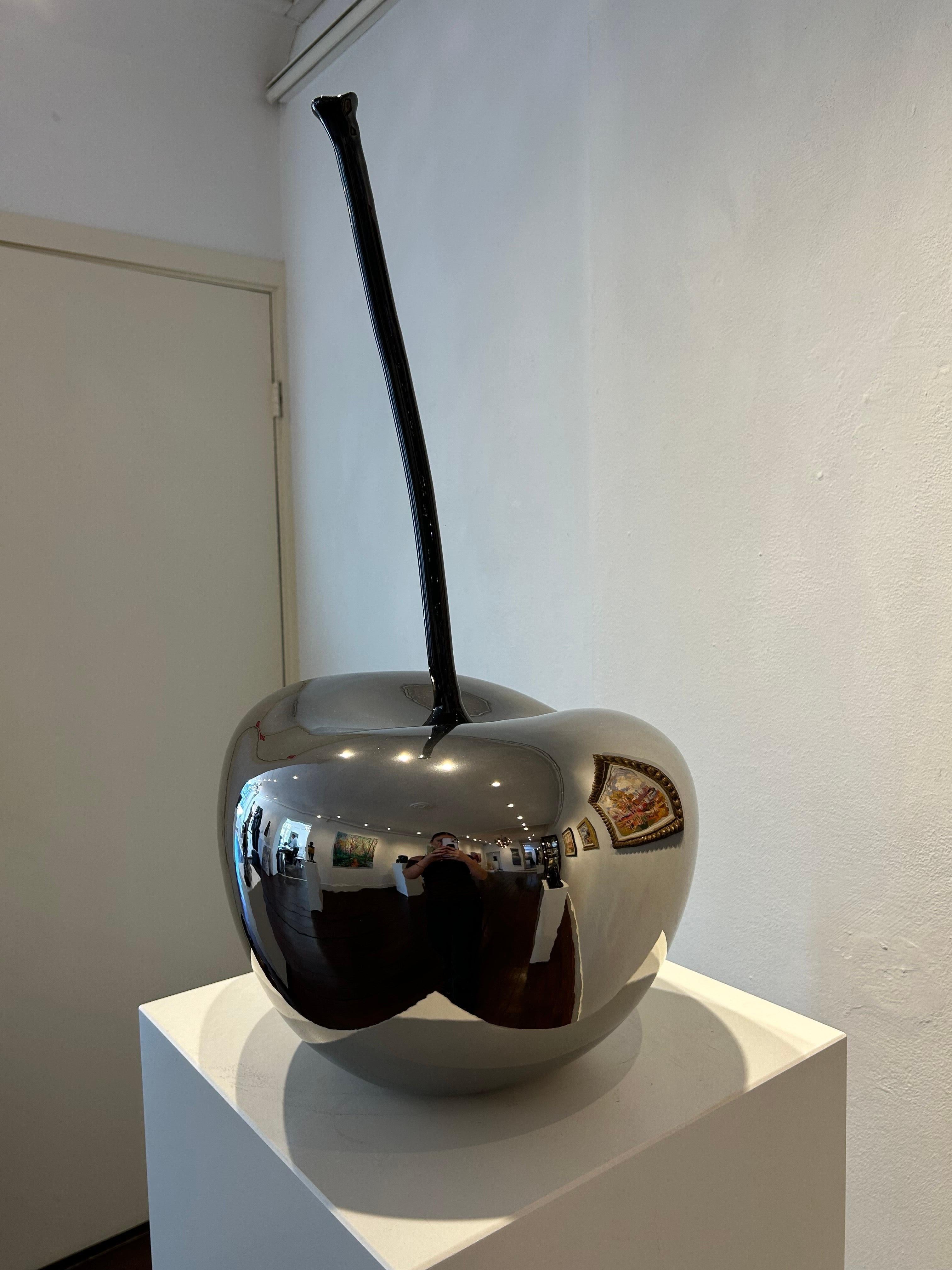 Cerise Platinum Ceremics Cherry Fruit Modern Sculpture Still Life New In Stock

Giorgio Laveri (Savona Italy, March 3, 1954) is a painter, sculptor, screenwriter, director and actor and one of the most influential ceramists of the 21st century.

He