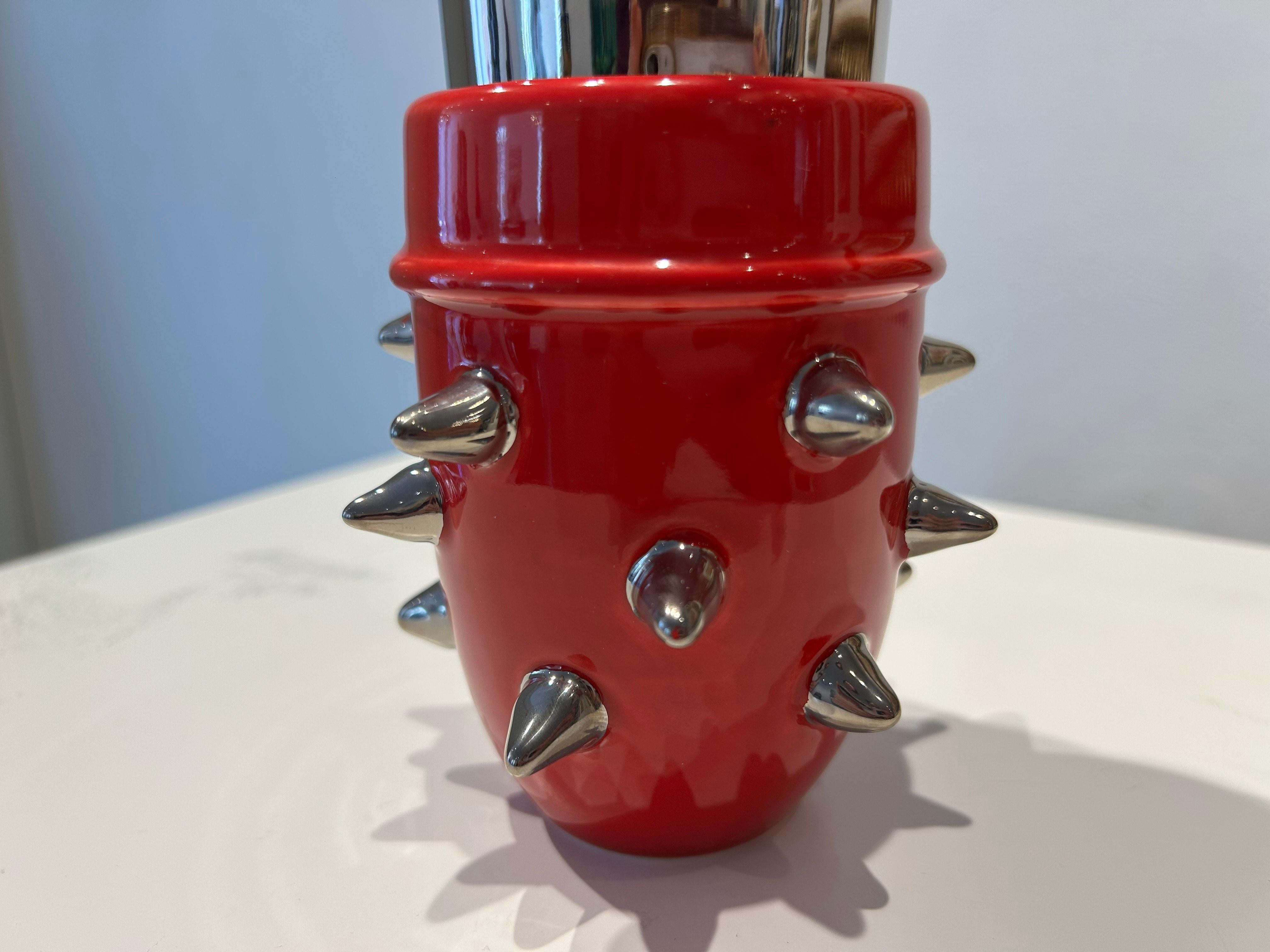 Truka Sadomaso Ceramica Mordern Lipstick Pop Art Scultura Nuovo In Stock

Giorgio Laveri (Savona, 3 marzo 1954) è un pittore, scultore, sceneggiatore, regista e attore e uno dei ceramisti più influenti del XXI secolo.

Lavora da più di 40 anni ad