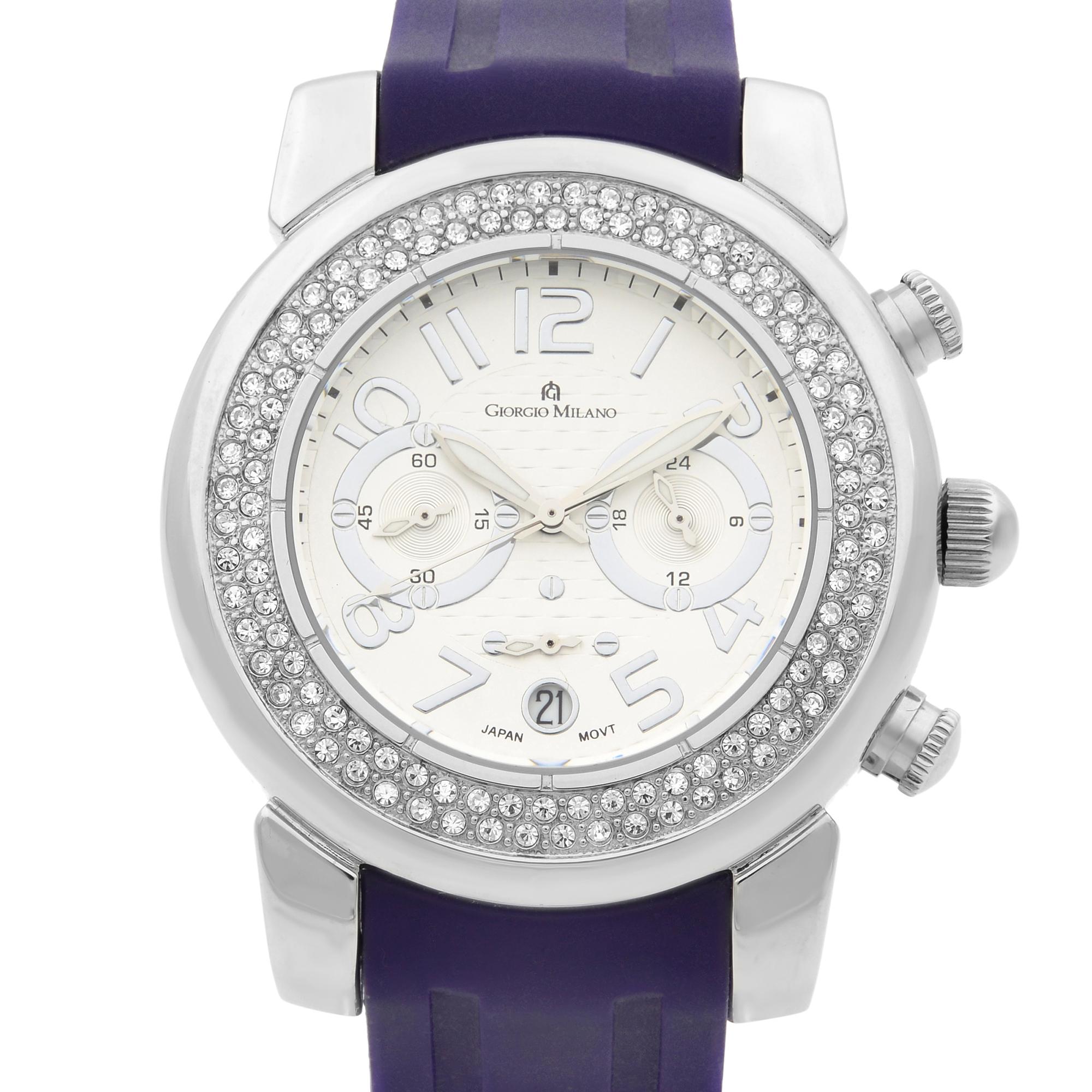 The timepiece comes with original box and papers
