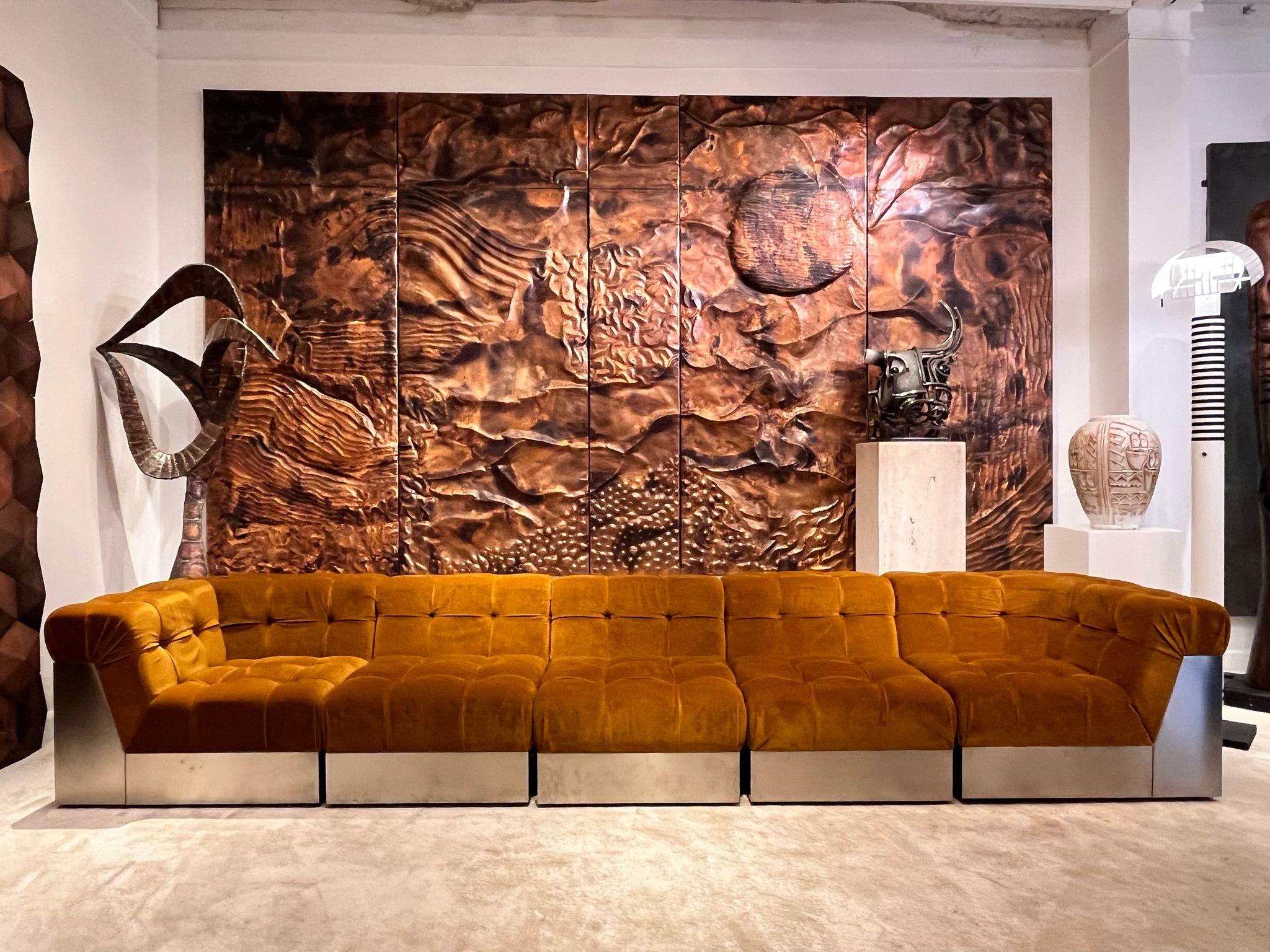 Giorgio Montani
Modular sofa in brushed stainless steel and velvet fabric 
Italy, circa 1970
2 corners : 90 x 90 x 60 cm
3 singles : 70 x 90 x 60 cm