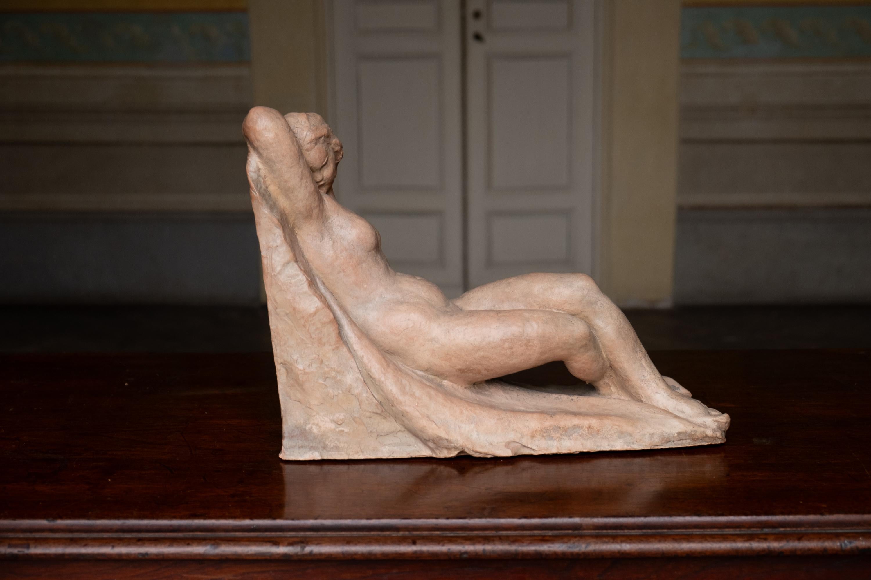 Woman Laying. Circa 1930-1940, Giorgio Rossi (1894–1981), Tuscan Sculptor in vendita 1