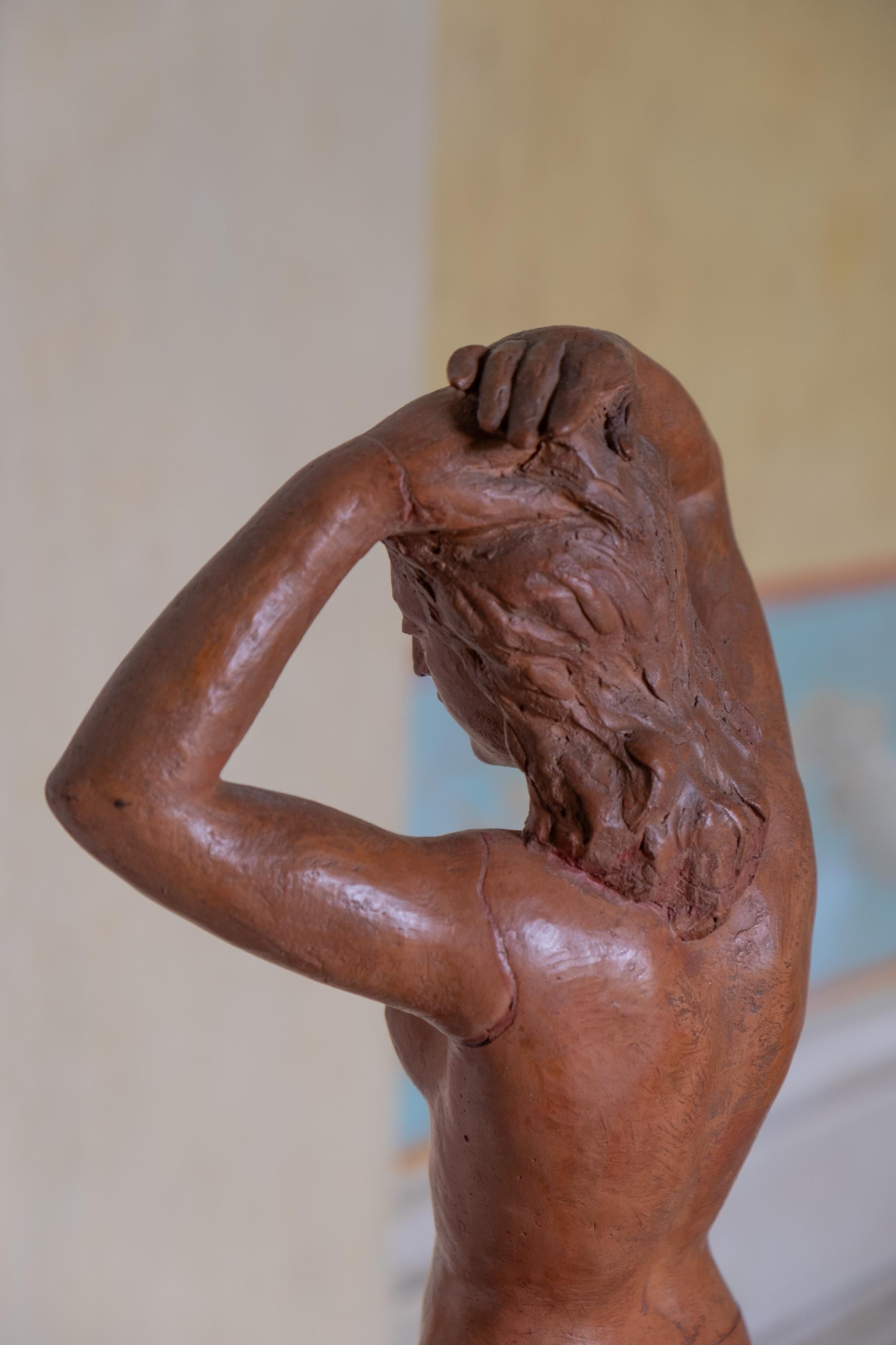 Mujer con las manos sobre la cabeza, terracota, 1945, Giorgio Rossi (1894-1981). en venta 5