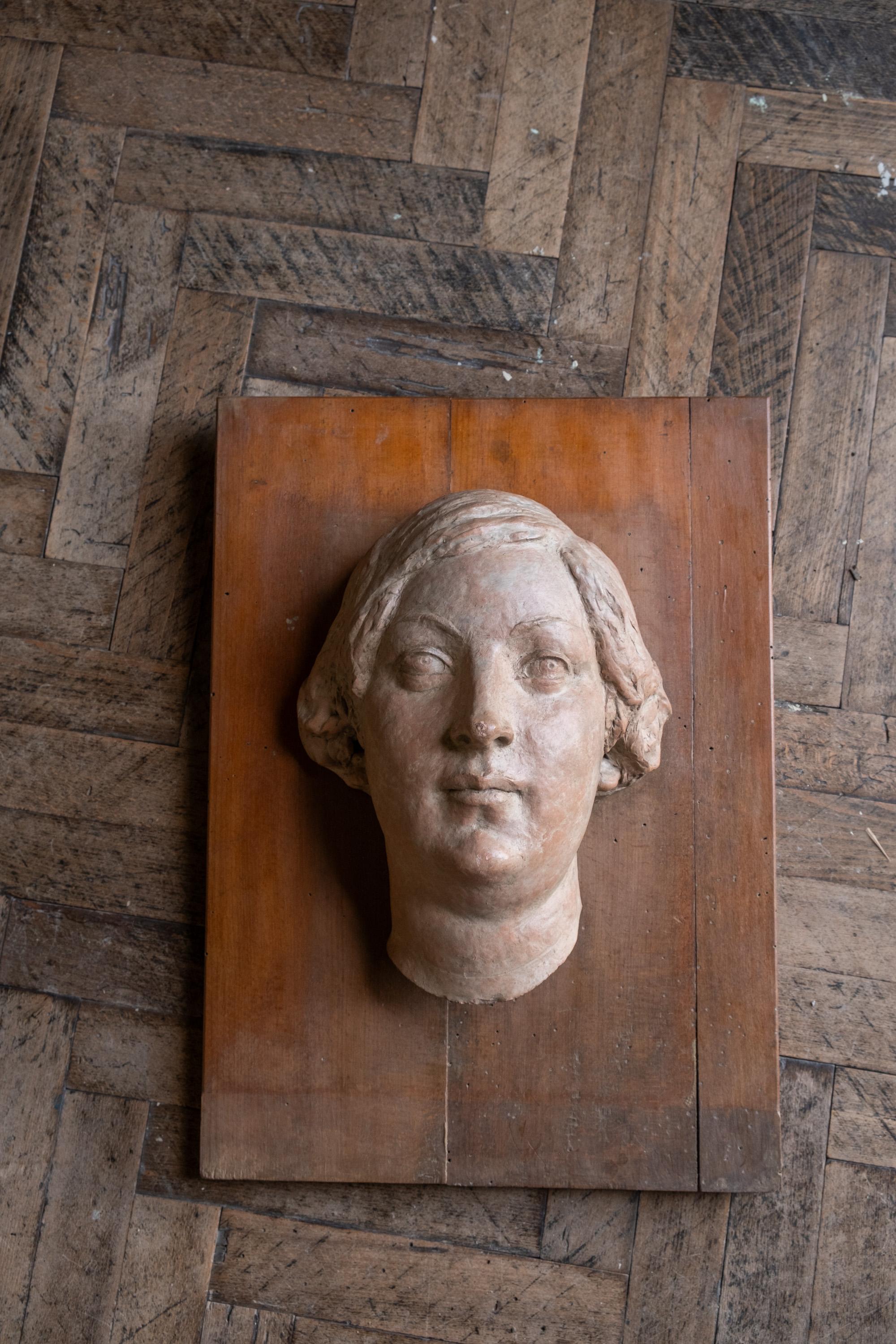 Rostro de mujer, escultura de terracota, años 30-40, Giorgio Rossi (1894-1981). en venta 1