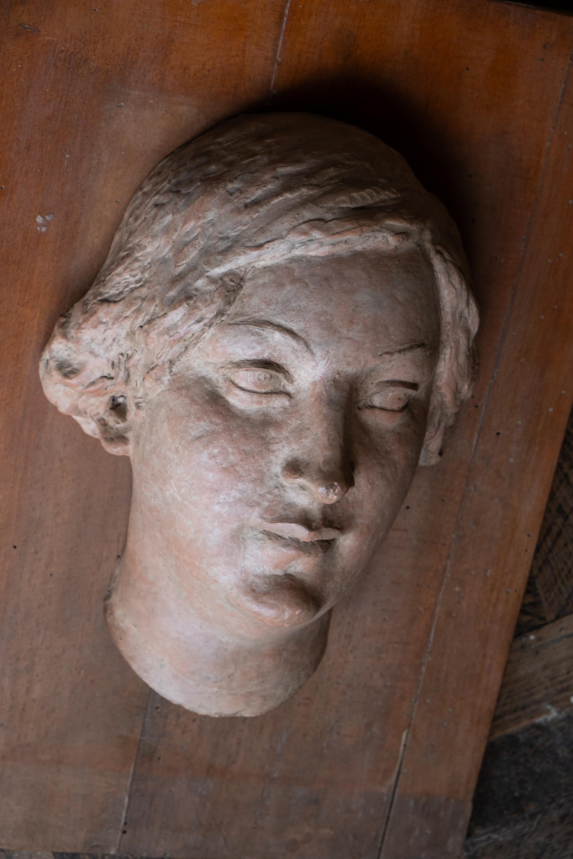 Rostro de mujer, escultura de terracota, años 30-40, Giorgio Rossi (1894-1981). en venta 3