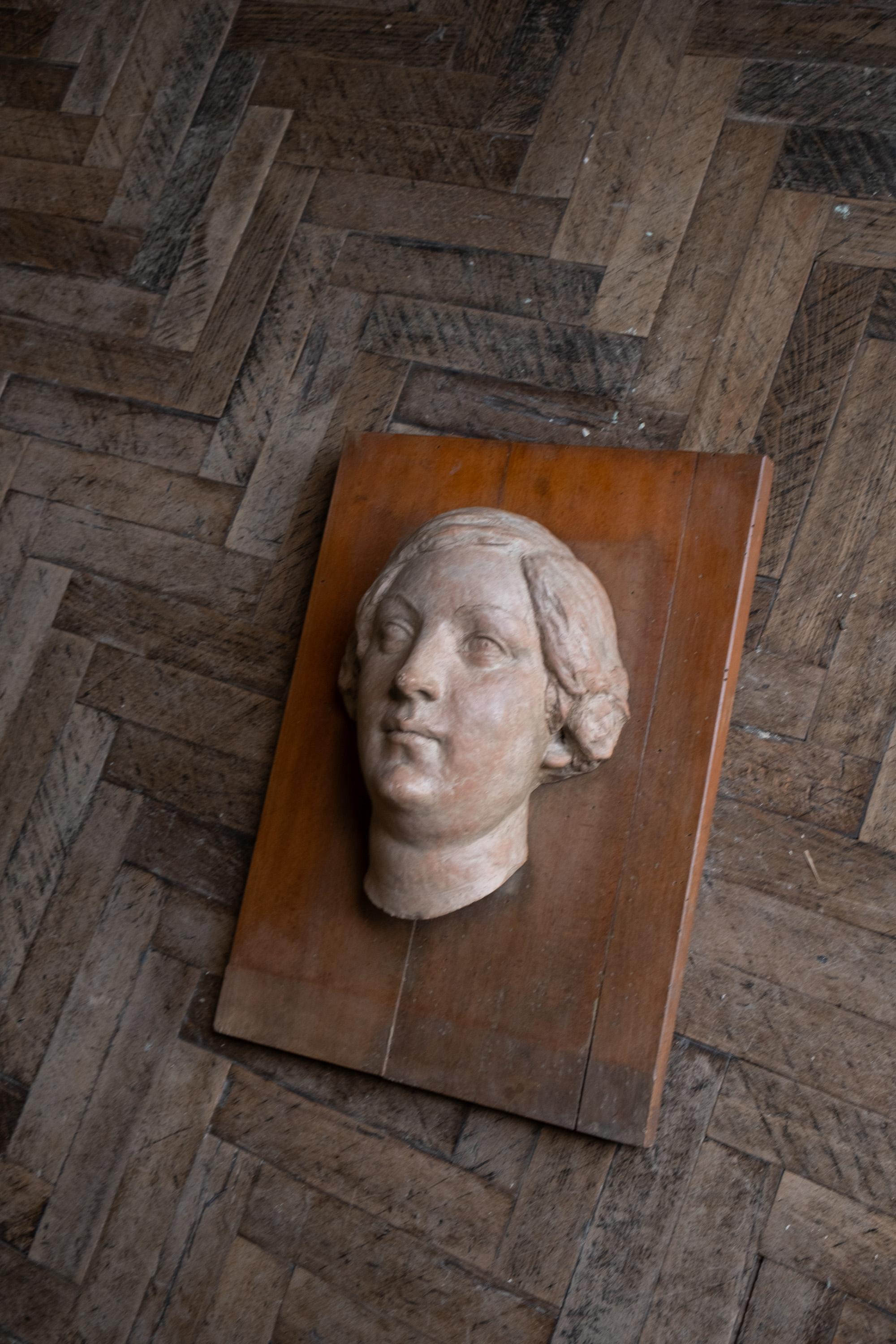Rostro de mujer, escultura de terracota, años 30-40, Giorgio Rossi (1894-1981). en venta 7
