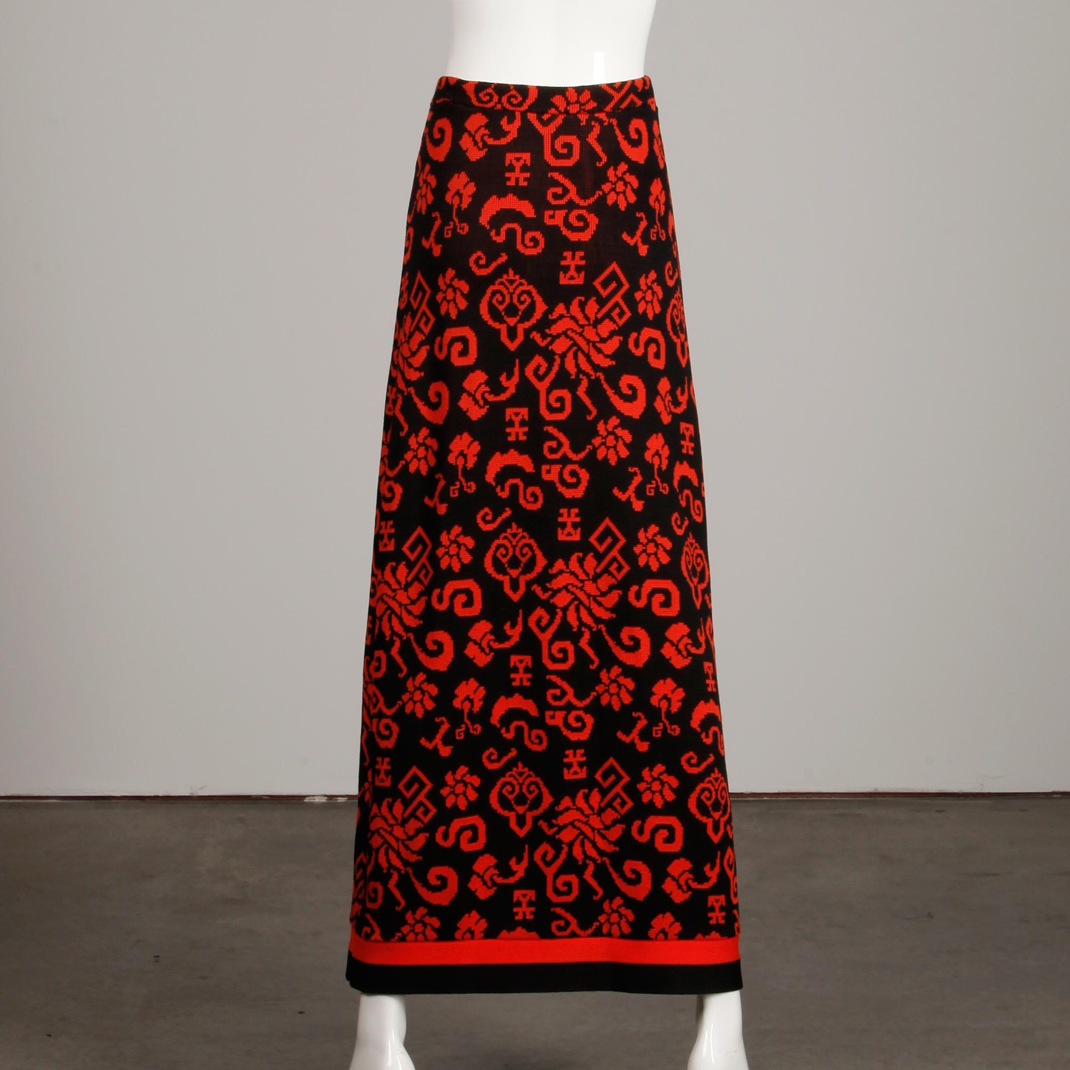 Giorgio Sant'Angelo 1970s Vintage Red + Black Knit Maxi Dress with Asian Design In Excellent Condition In Sparks, NV