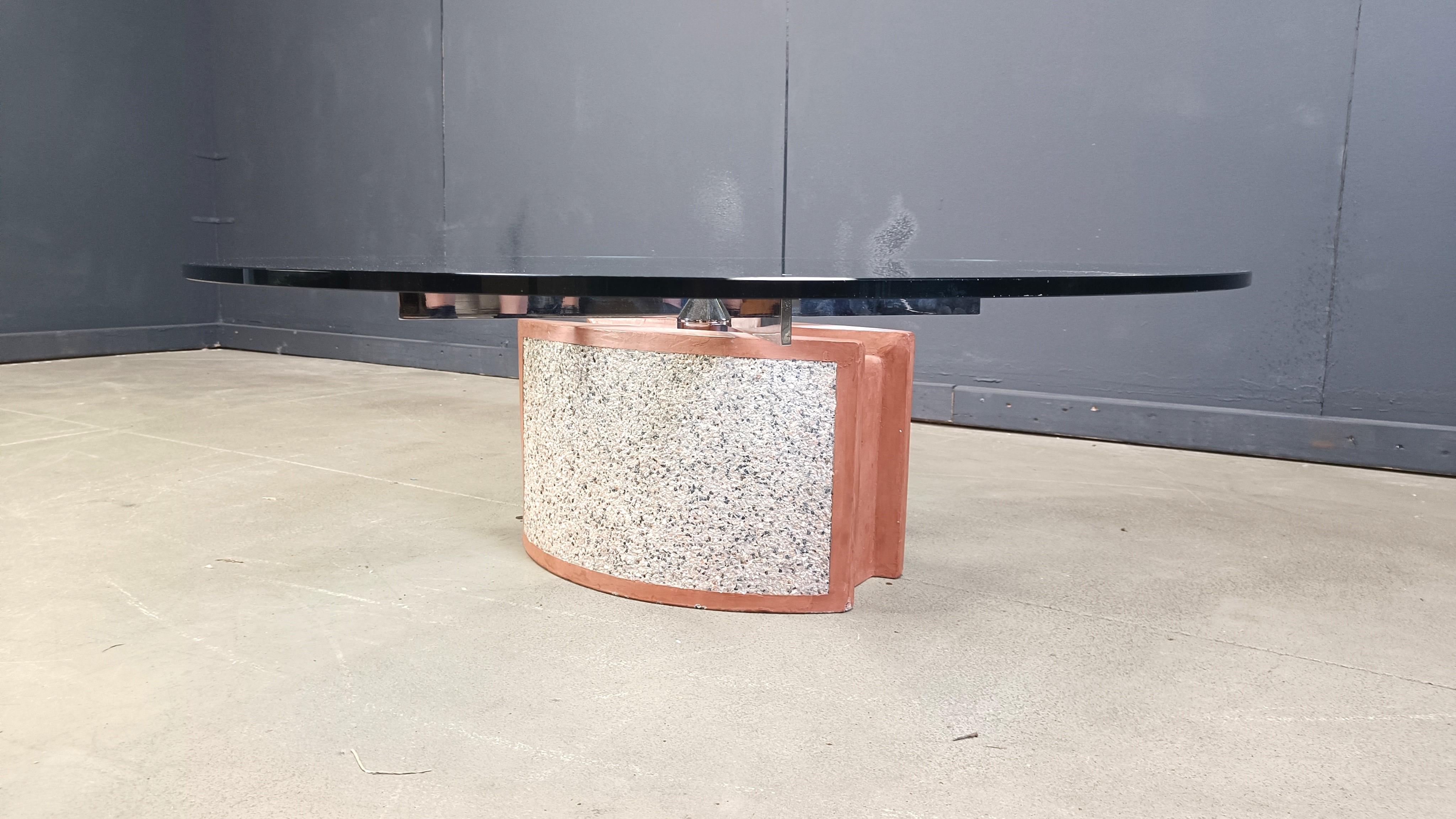 Mid-Century Modern Table basse en béton peint et verre de Giorgio Saporiti par Saporiti Italia en vente