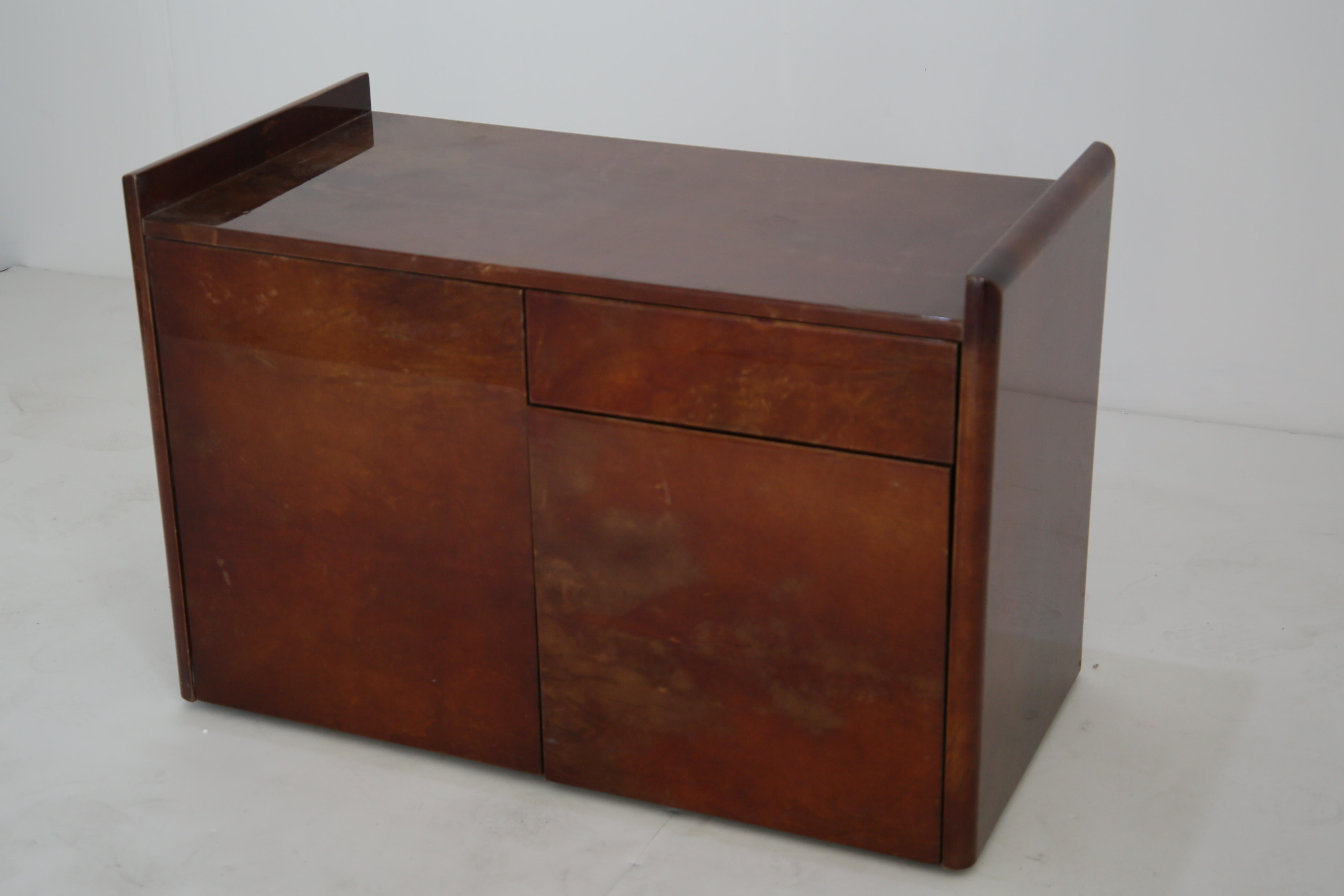 Giorgio Tura Vintage Sideboard in Parchment In Good Condition For Sale In Milano, IT