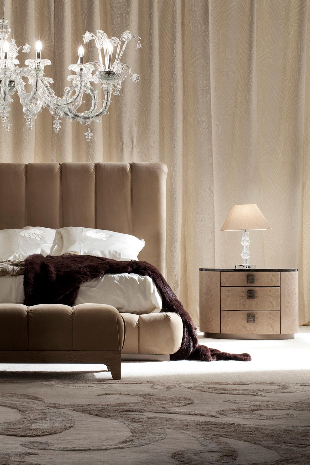Romantic Giorgio USA Collection Italian Upholstered King Size Bed with Bronzed Brass Base For Sale