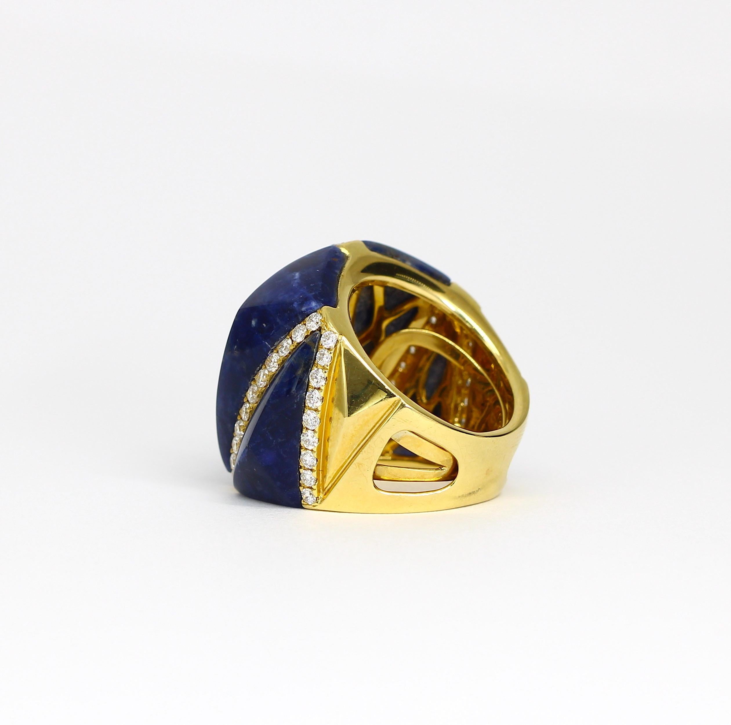 Round Cut Giorgio viccinity 18kt Yellow gold ring with mountain shape Lapis and natural Di For Sale