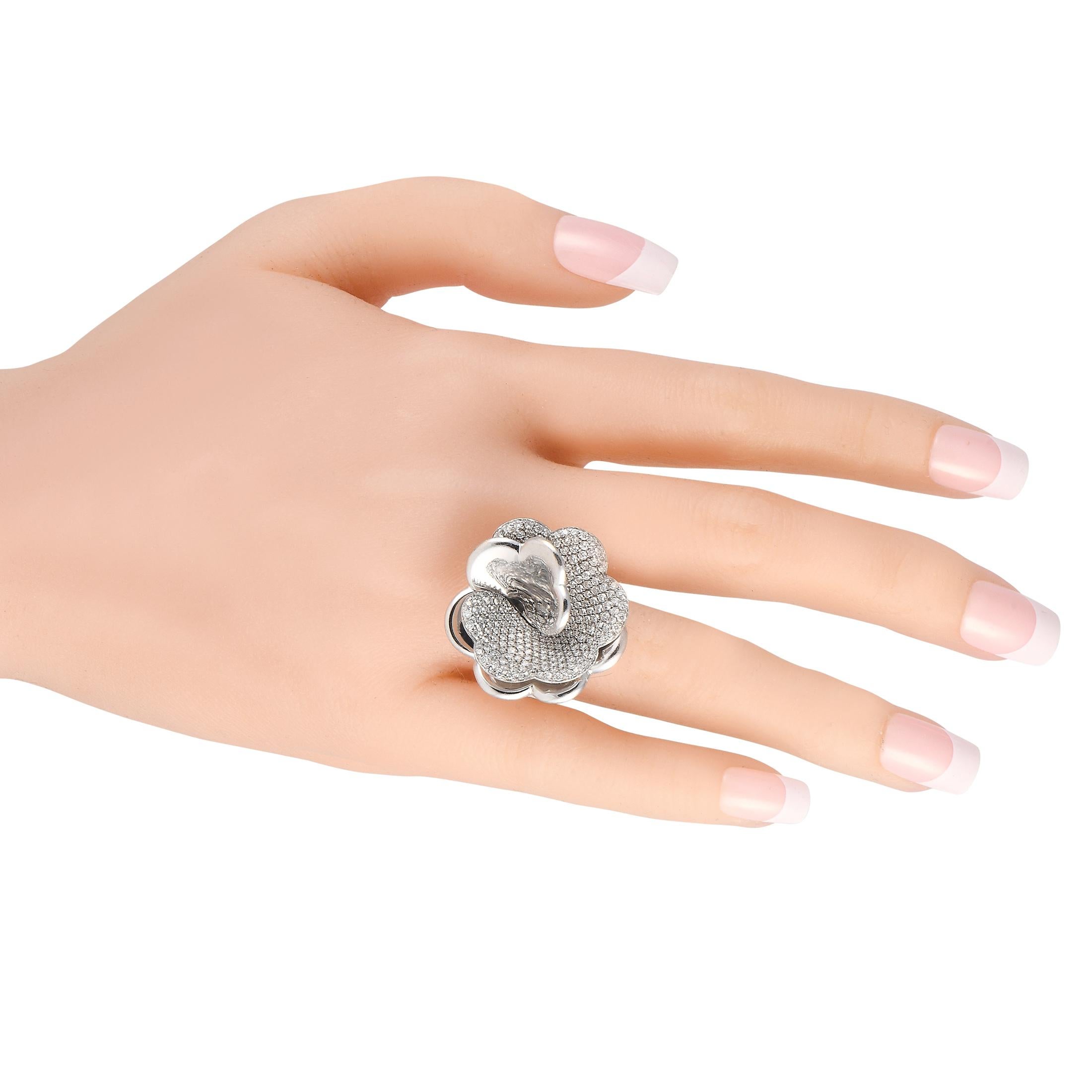 Giorgio Visconti 18K White Gold 3.03ct Diamond Flower Ring In Excellent Condition For Sale In Southampton, PA
