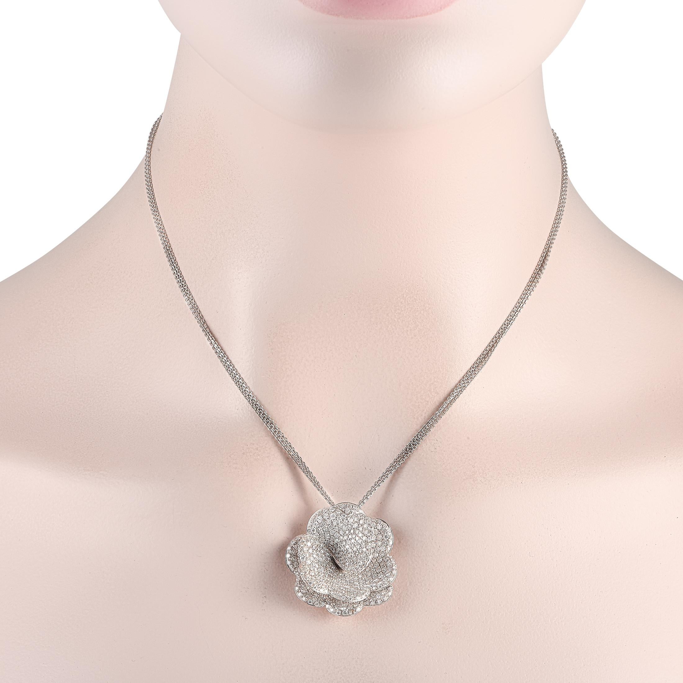 Mit dieser eleganten Halskette von Giorgio Visconti verleihen Sie jedem Ensemble einen Hauch von Luxus. Aufgehängt an einer schlanken 16,5er Kette, finden Sie einen künstlerischen Blumenanhänger, der 1,15 rund misst. Dieses exquisite Accessoire aus