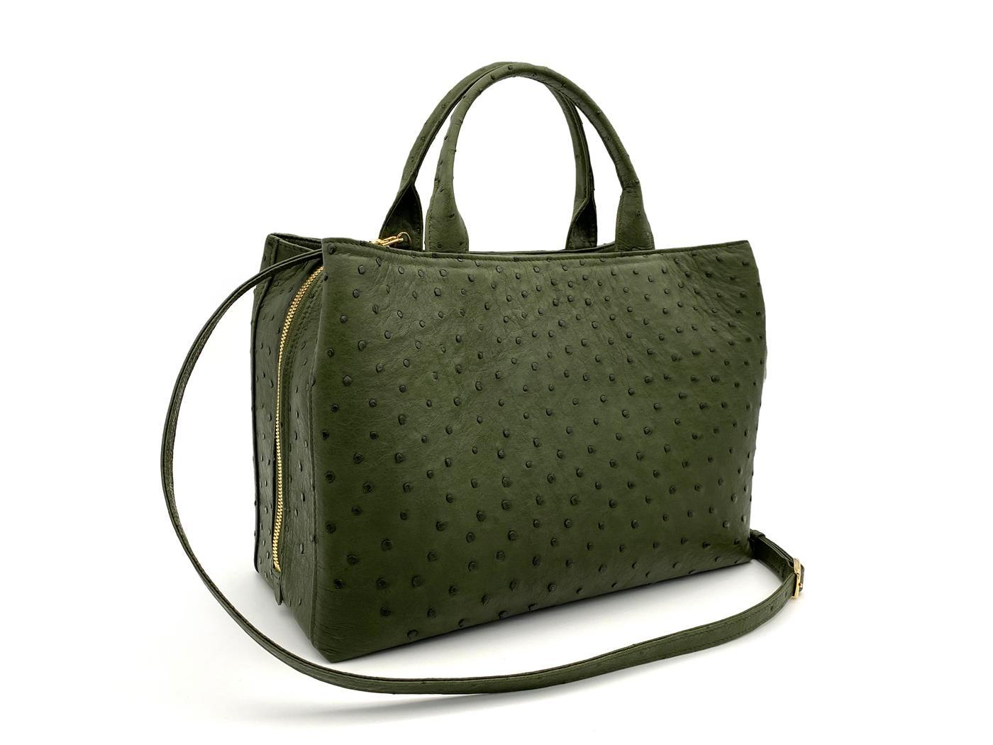 Wonderful real ostrich handbag 
Giorgio Santamaria, one of the master craftsman specialised in the manufacturing of this prestigious material
Real ostrich leather
Forest green color
Double handle
Two side compartments with magnetic closure
Central